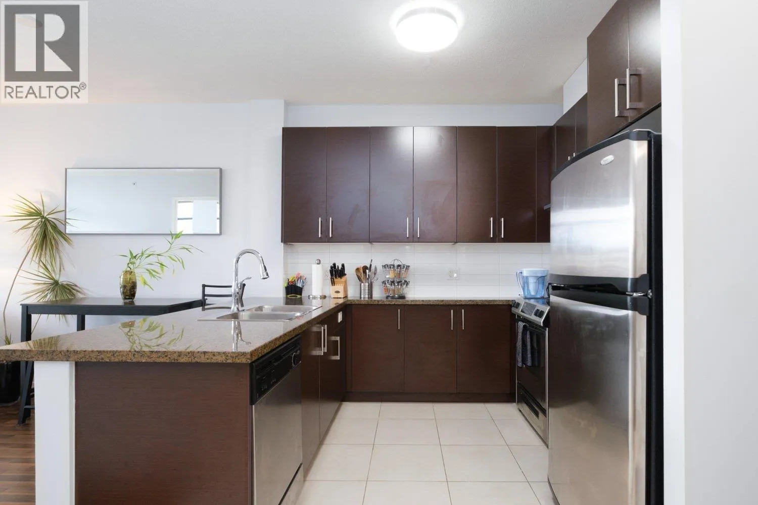 702 4250 DAWSON STREET