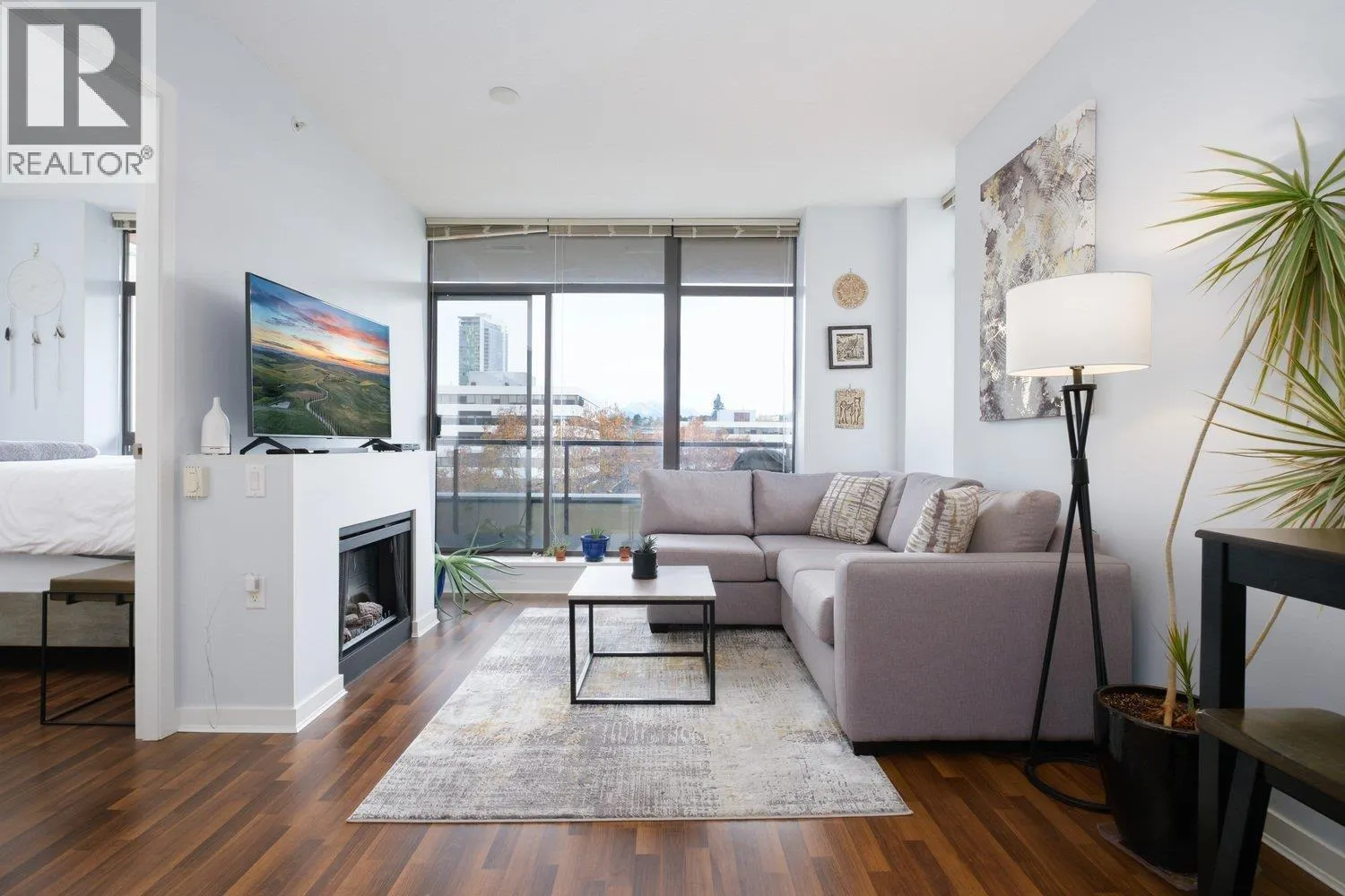 702 4250 DAWSON STREET