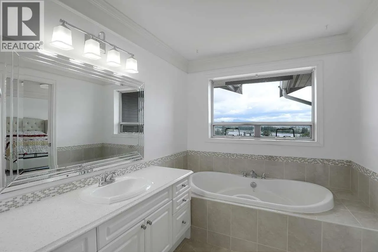 117 1140 CASTLE CRESCENT