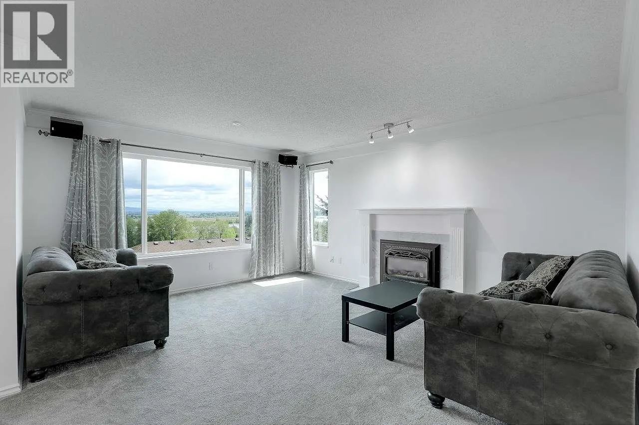 117 1140 CASTLE CRESCENT