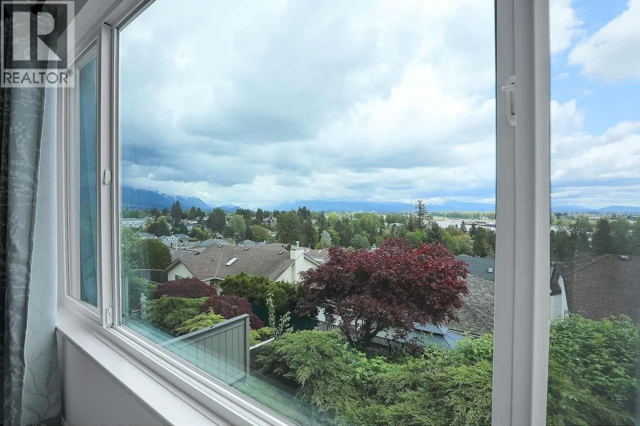 117 1140 CASTLE CRESCENT
