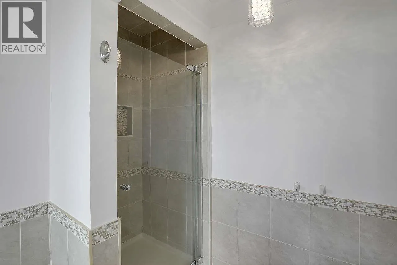 117 1140 CASTLE CRESCENT