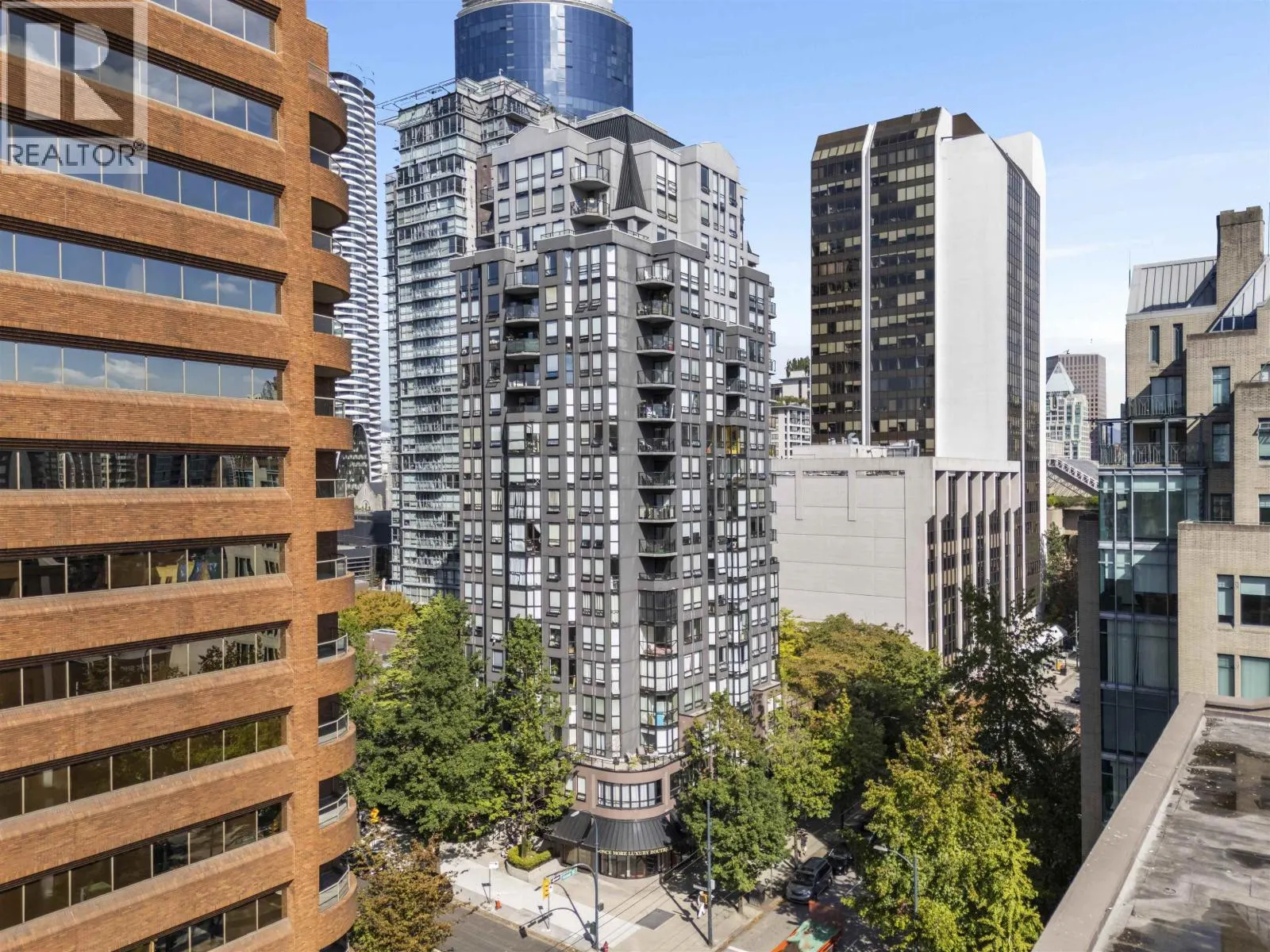 1401 811 HELMCKEN STREET