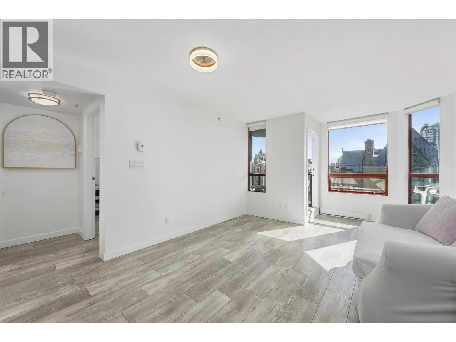 1401 811 HELMCKEN STREET