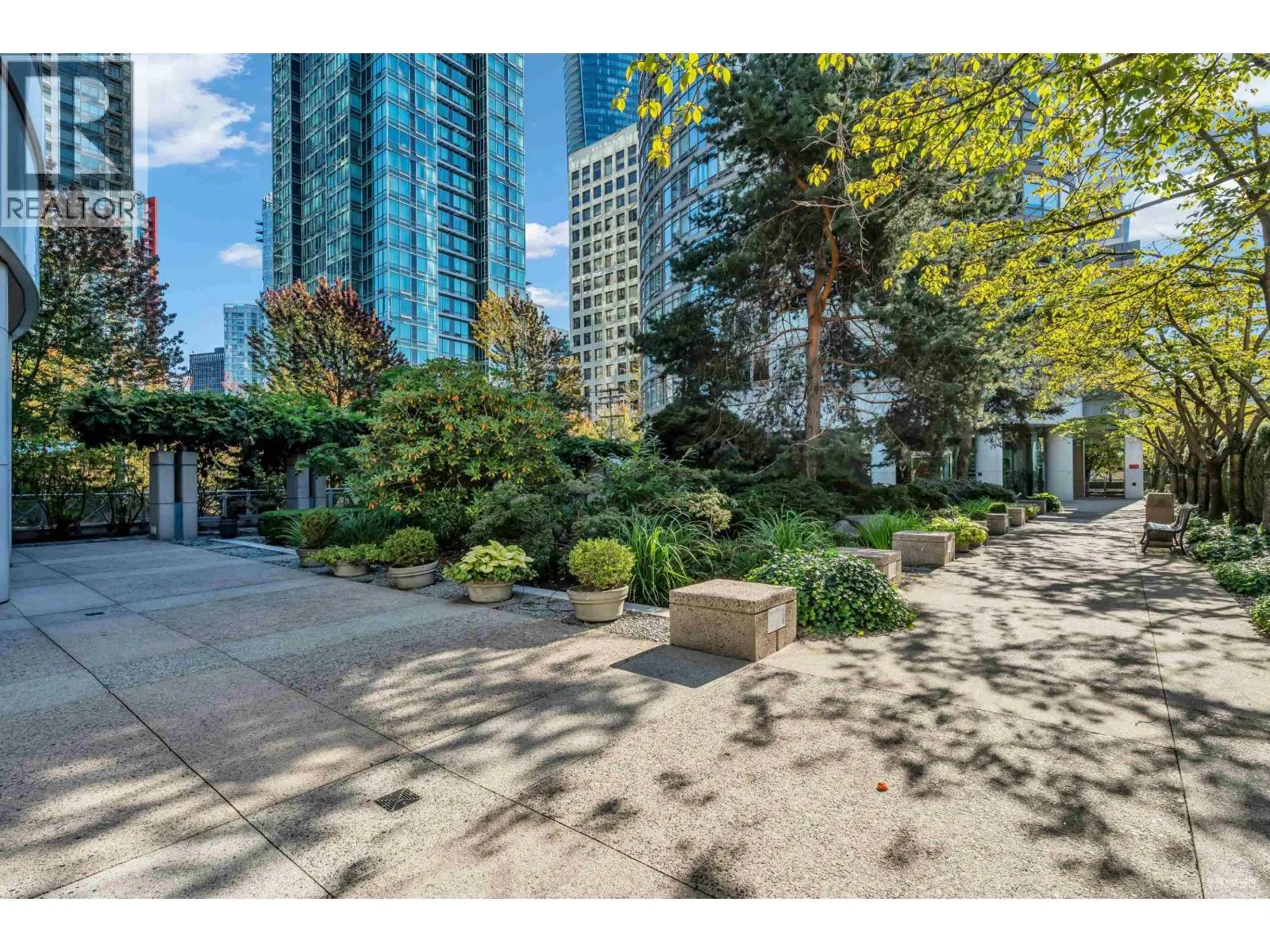 1704 1288 ALBERNI STREET