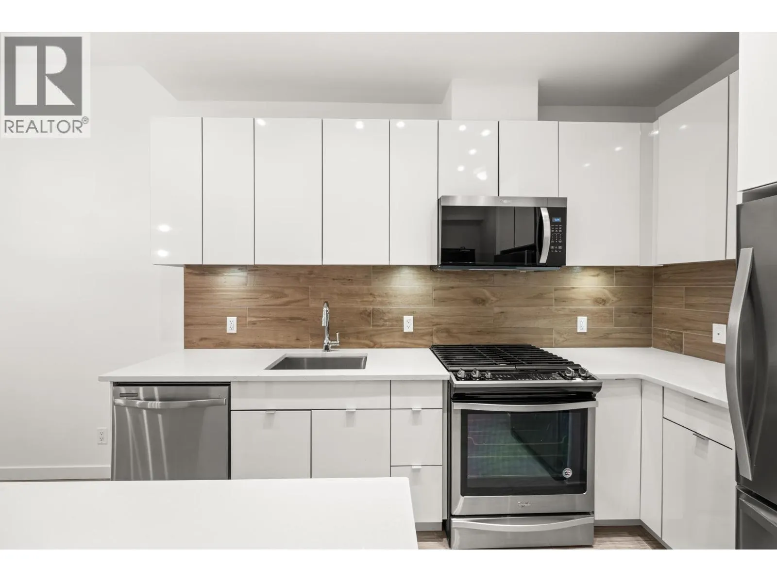 102 200 NELSON'S CRESCENT