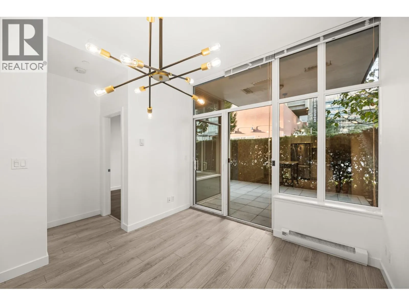 102 200 NELSON'S CRESCENT