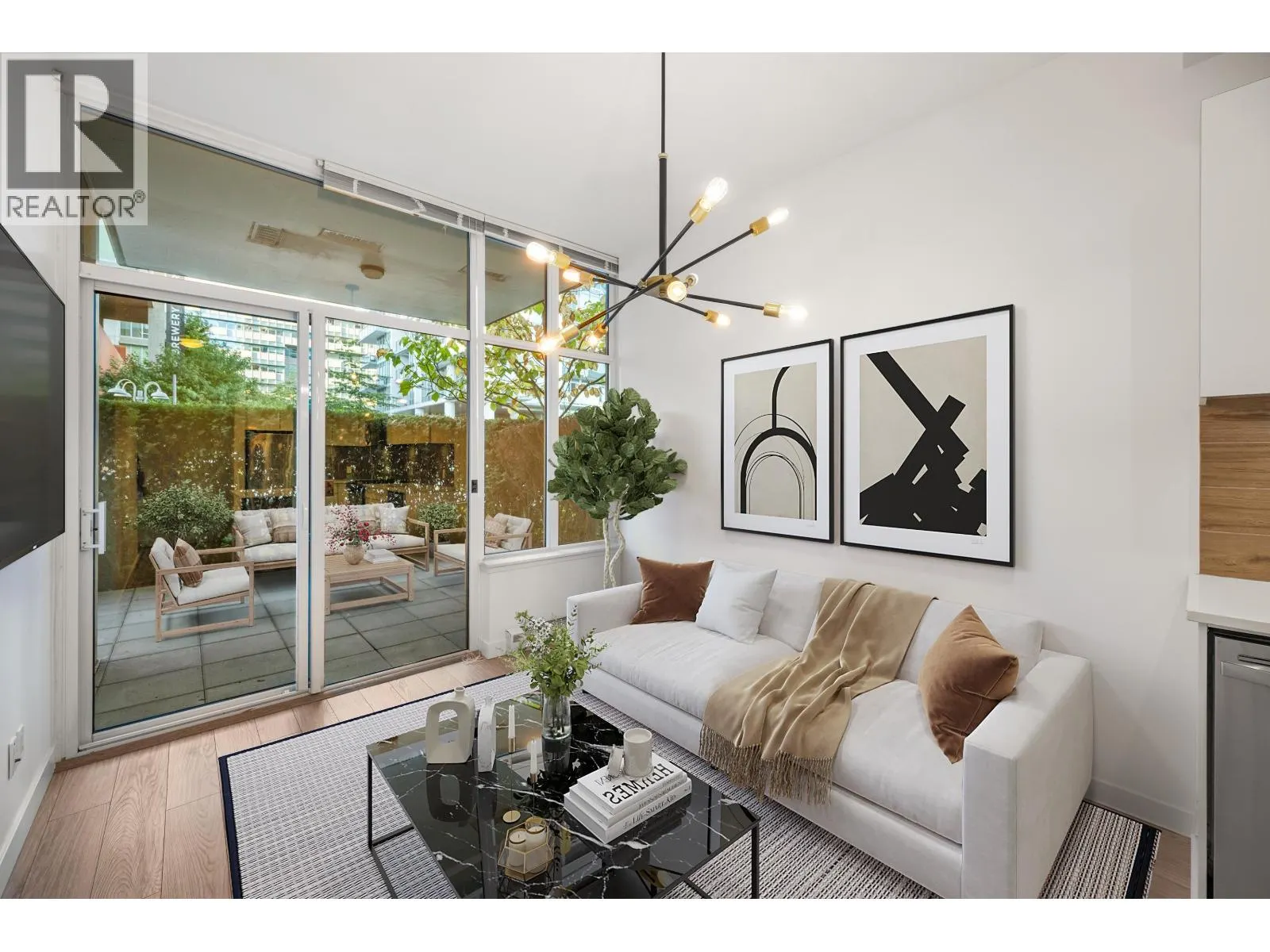 102 200 NELSON'S CRESCENT