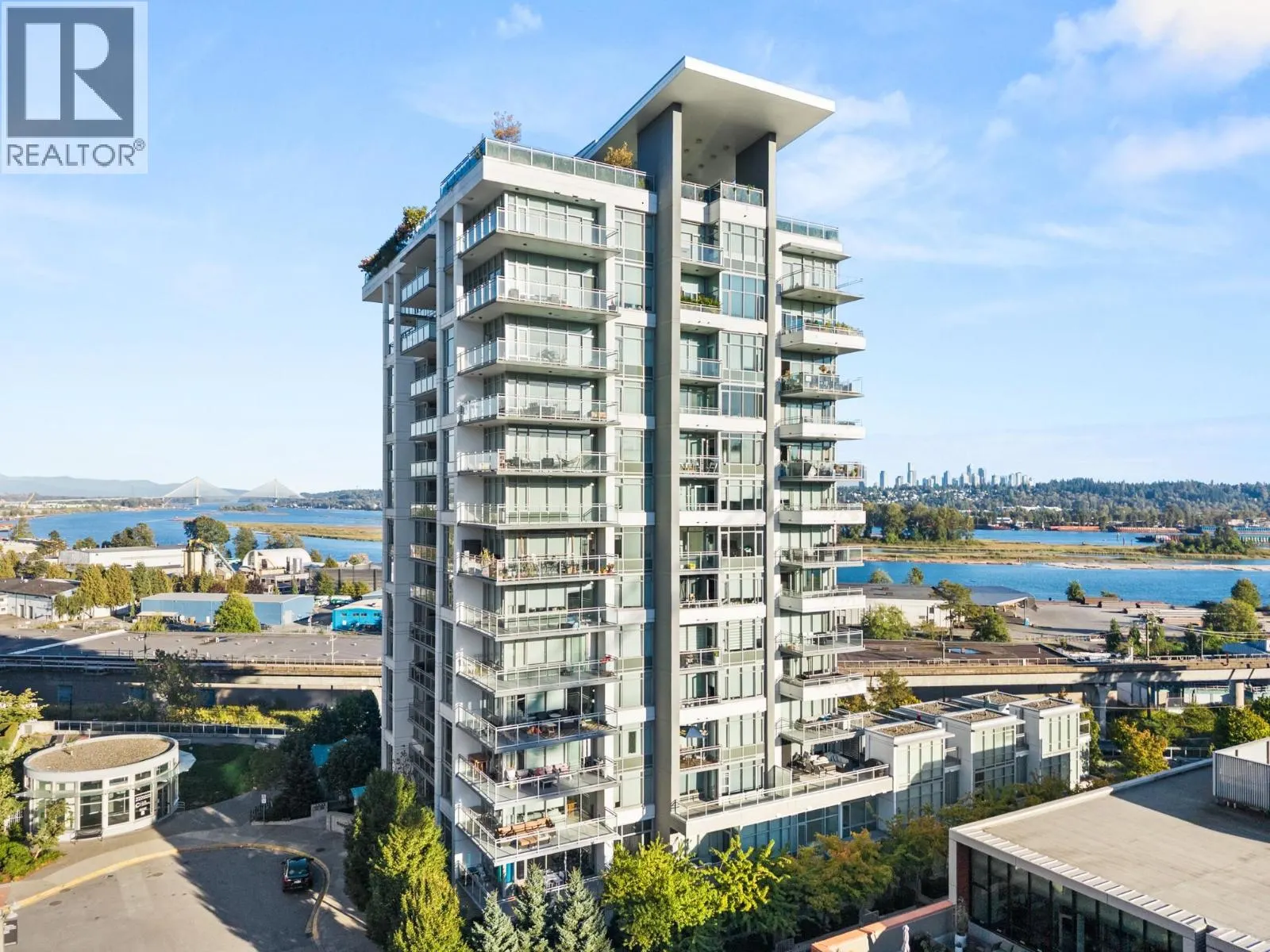 102 200 NELSON'S CRESCENT