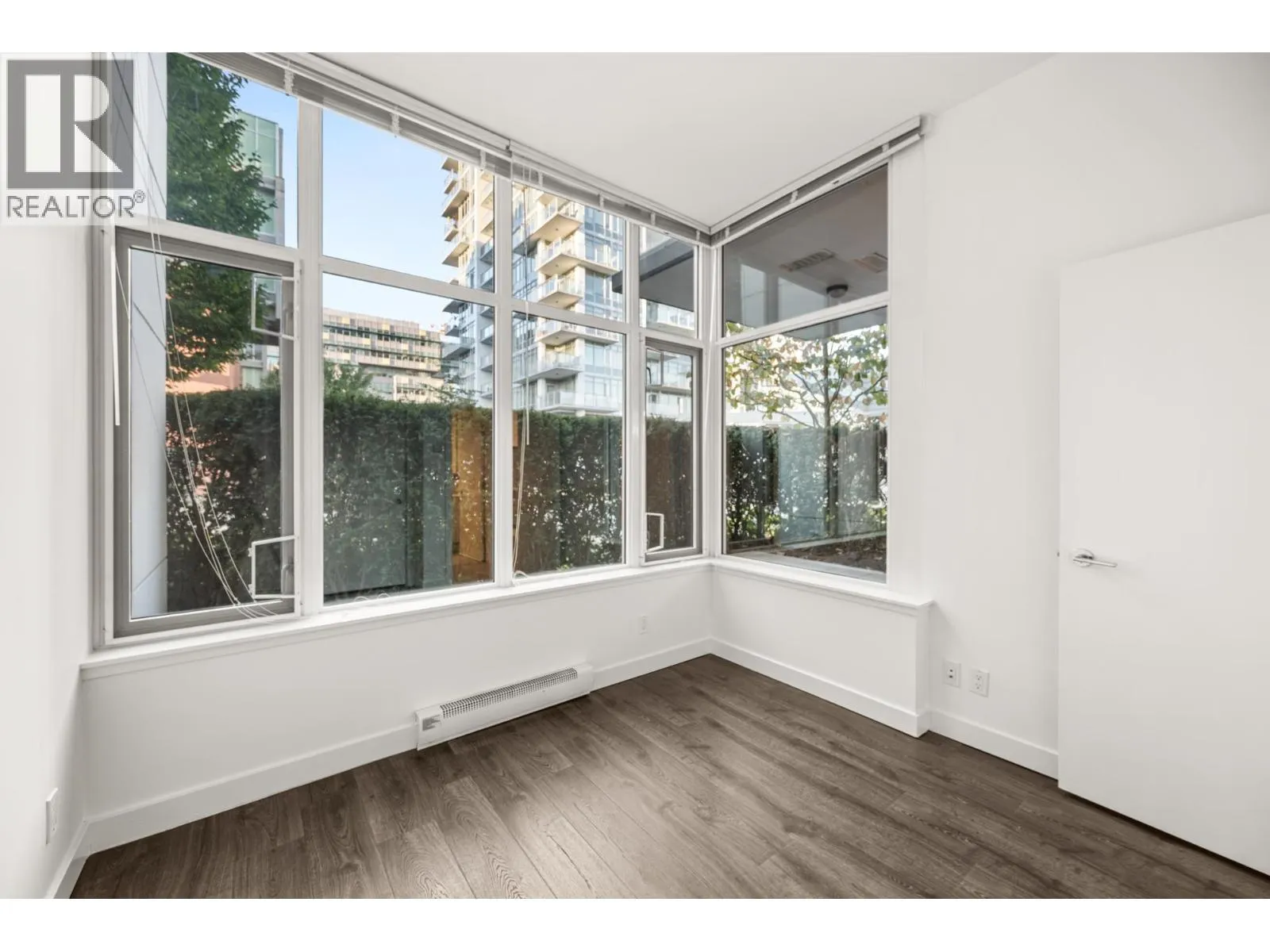 102 200 NELSON'S CRESCENT