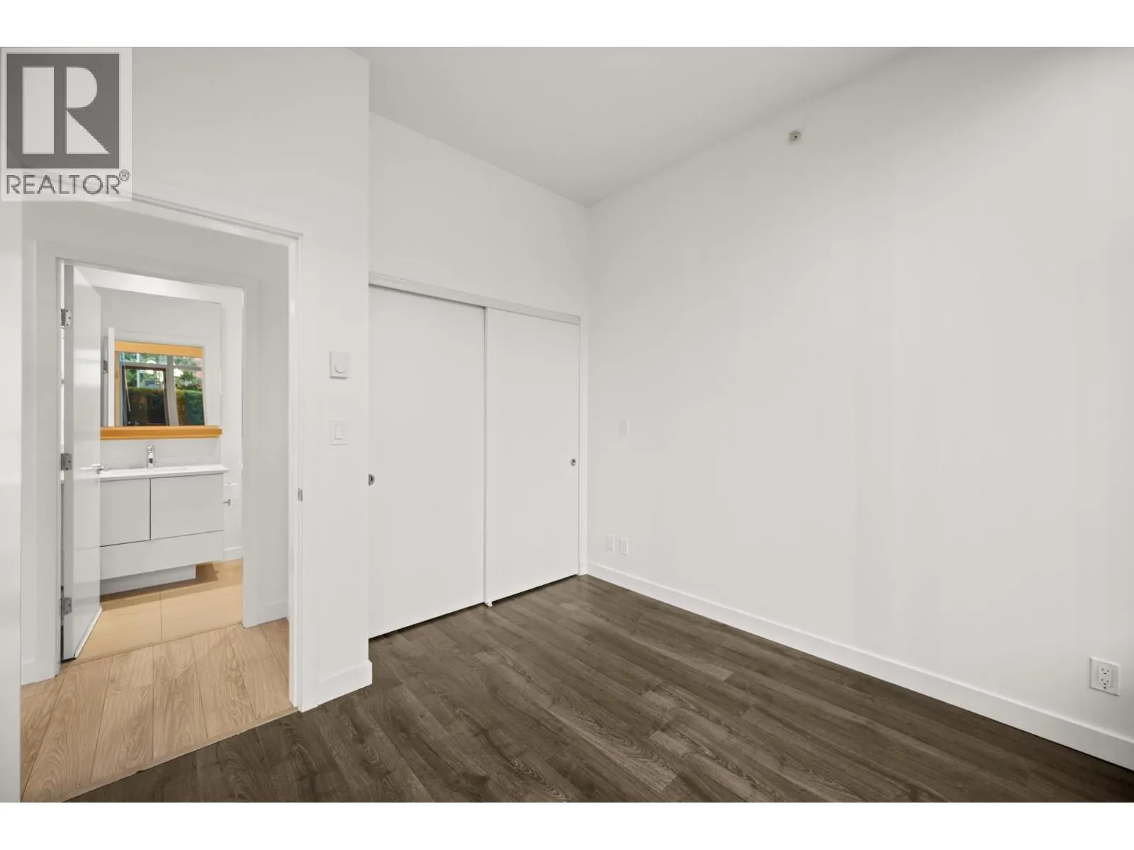 102 200 NELSON'S CRESCENT