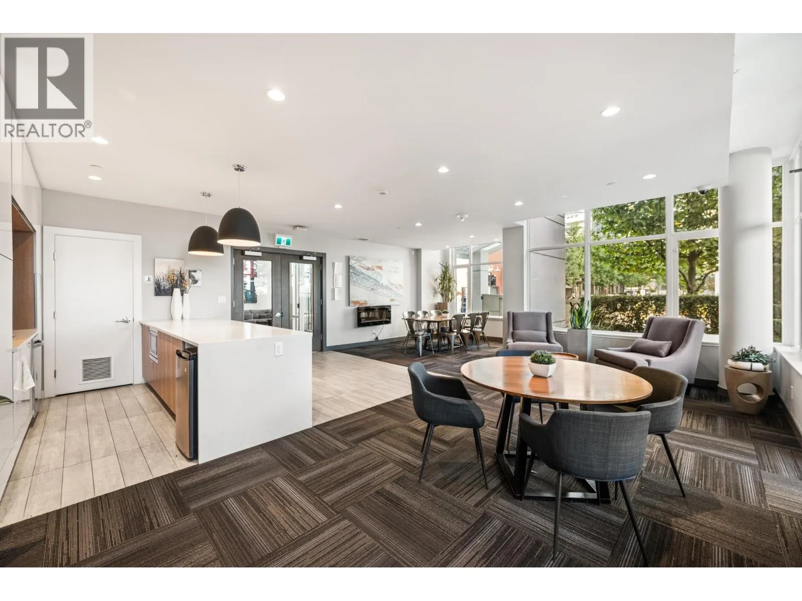 102 200 NELSON'S CRESCENT