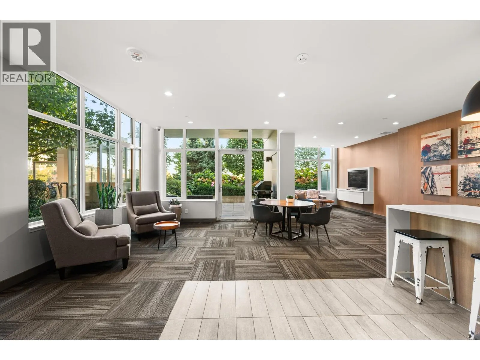 102 200 NELSON'S CRESCENT