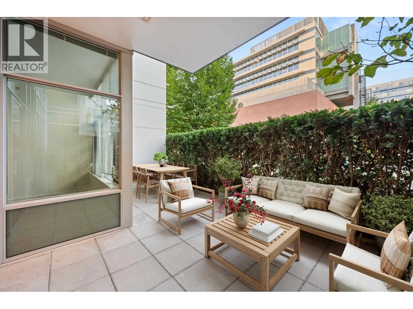 102 200 NELSON'S CRESCENT