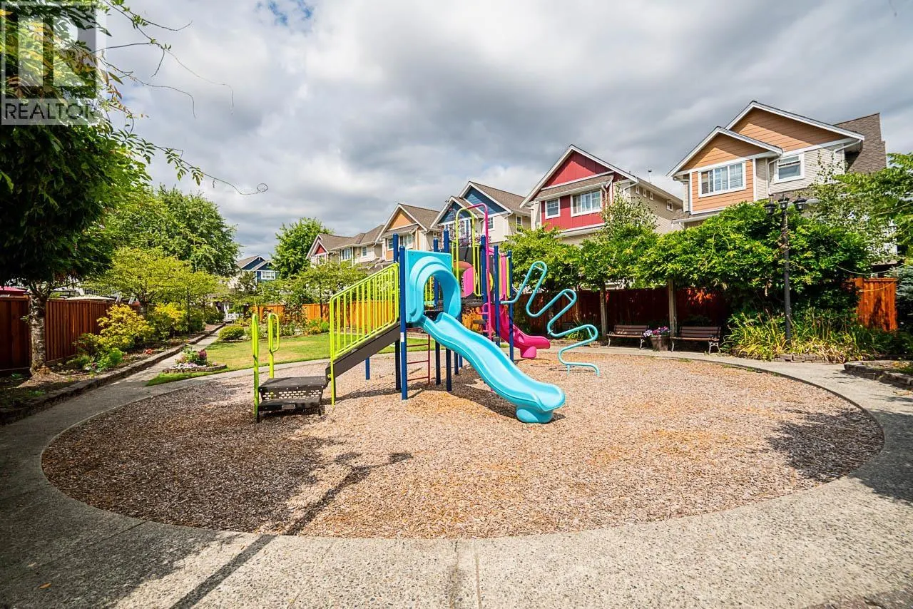 12 1108 RIVERSIDE CLOSE