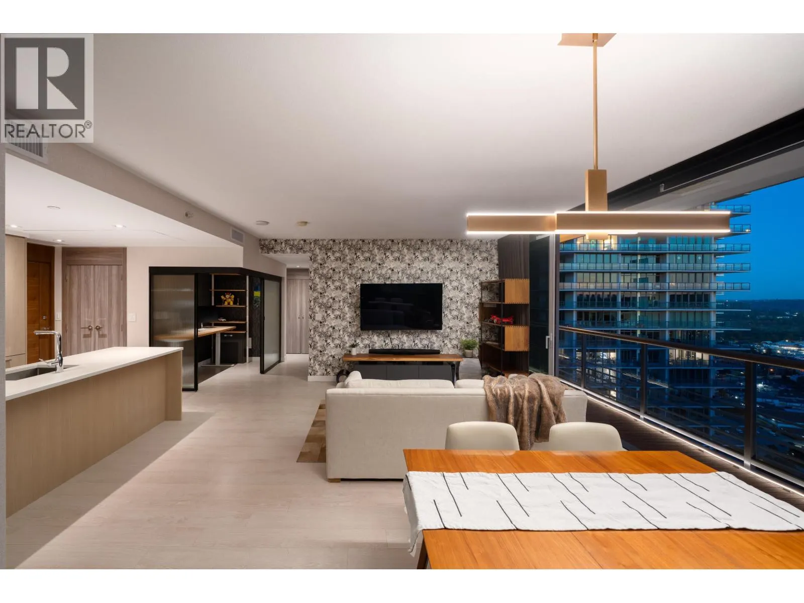 3808 4720 LOUGHEED HIGHWAY