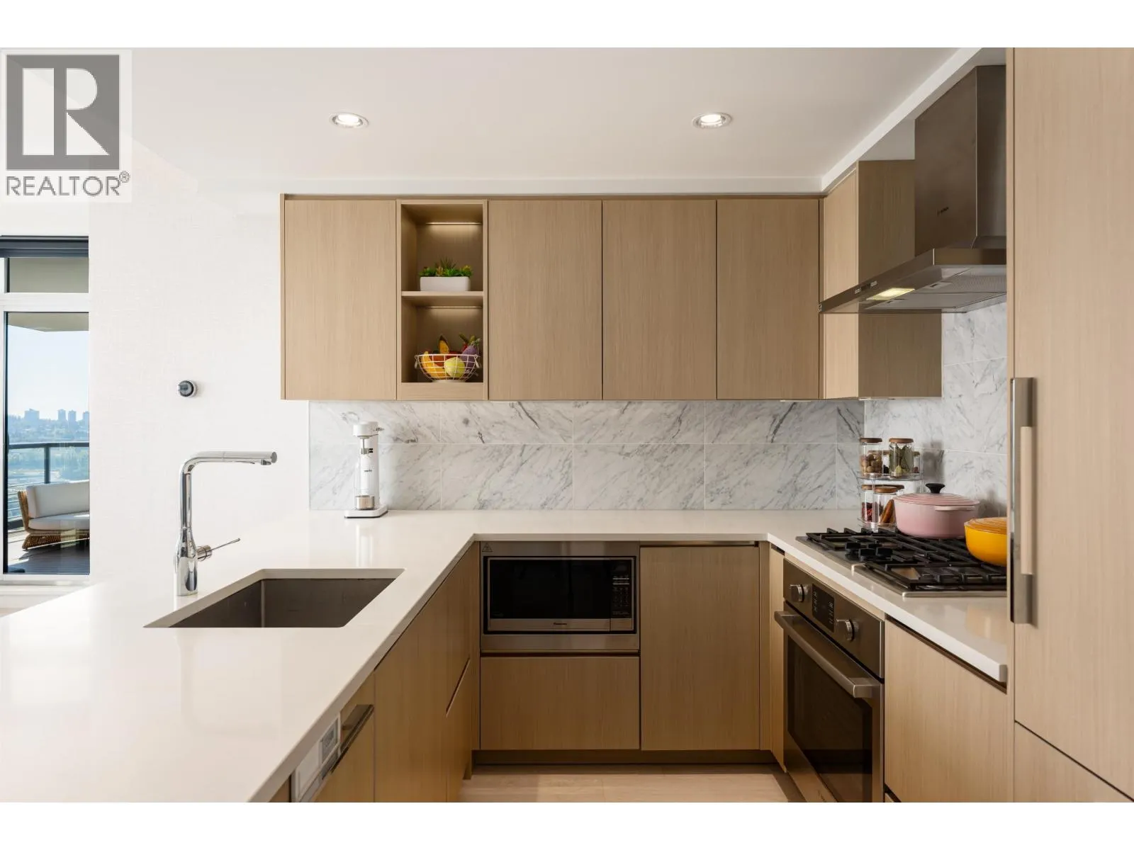 3808 4720 LOUGHEED HIGHWAY