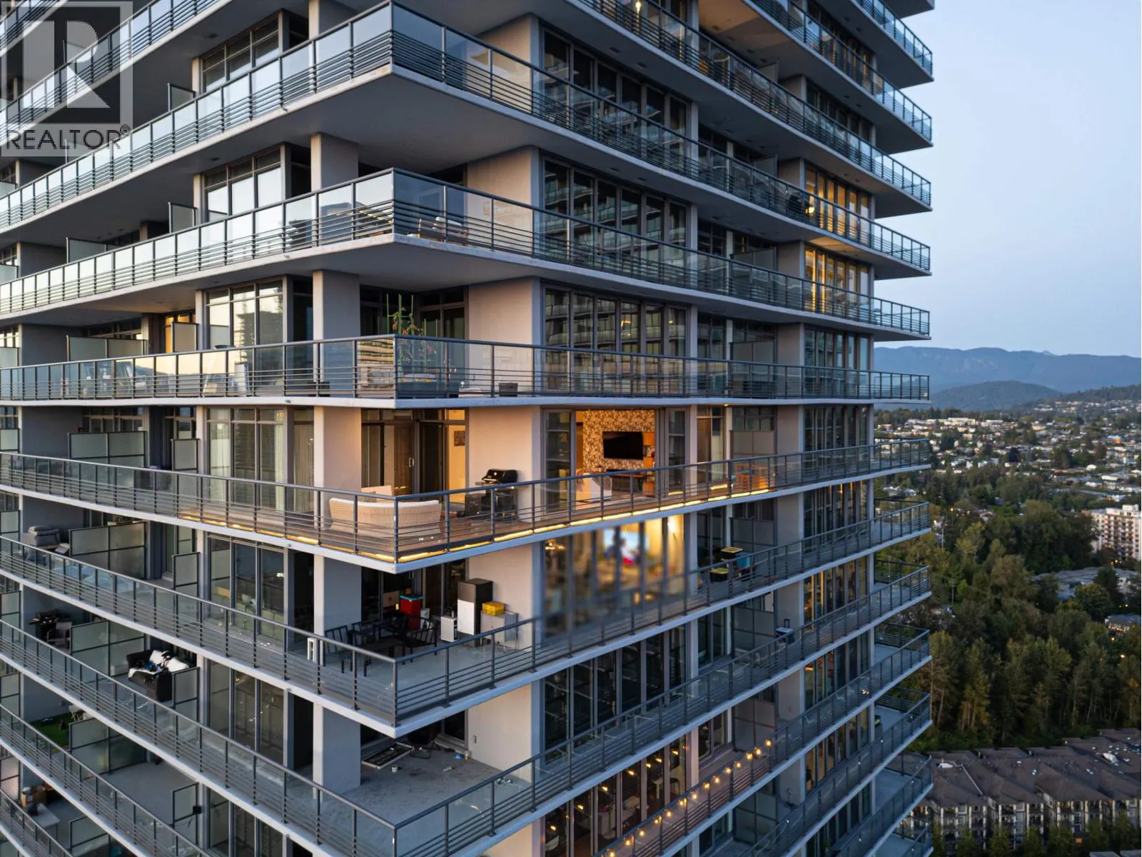 3808 4720 LOUGHEED HIGHWAY