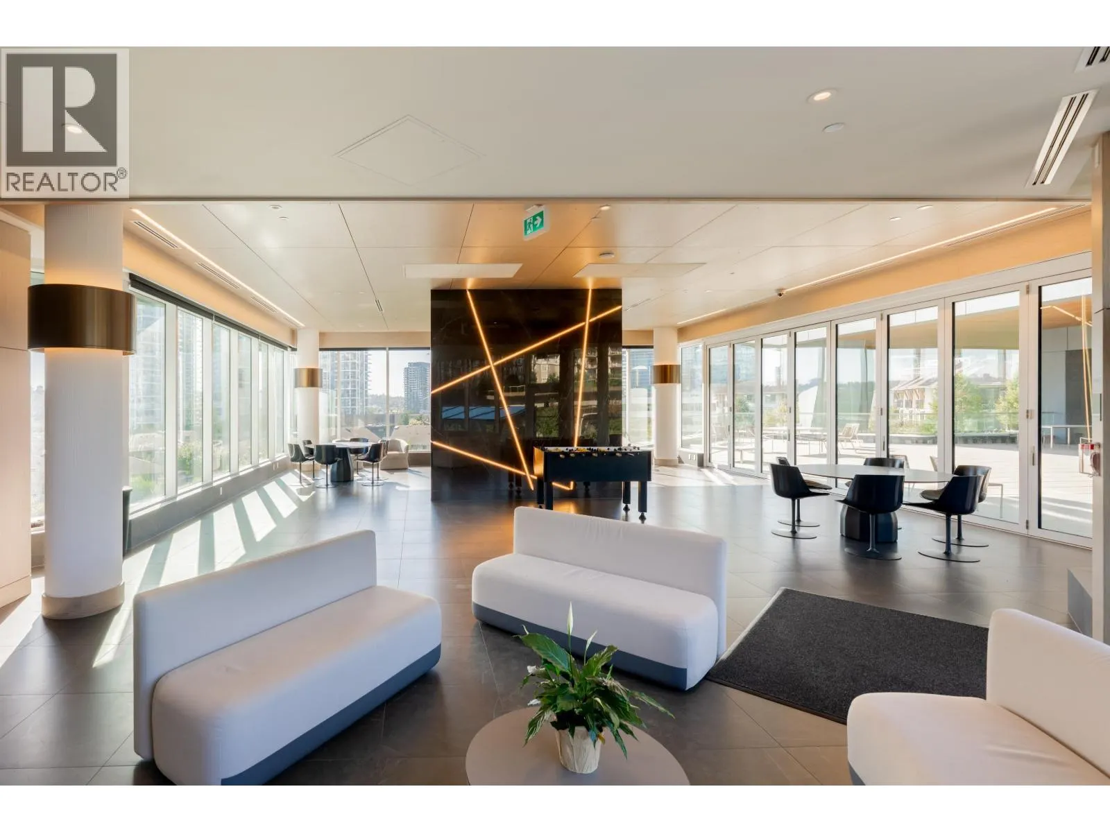 3808 4720 LOUGHEED HIGHWAY