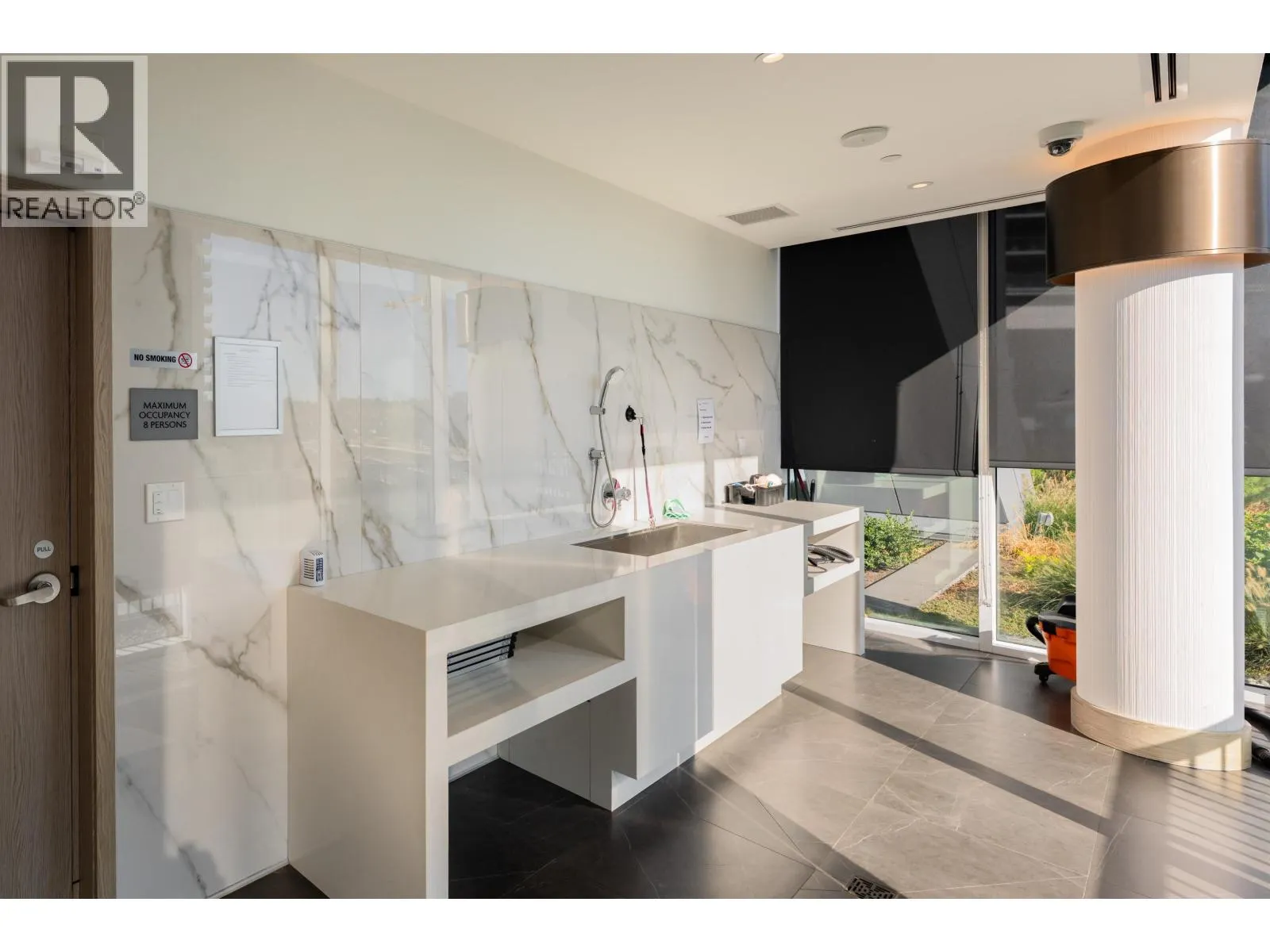 3808 4720 LOUGHEED HIGHWAY