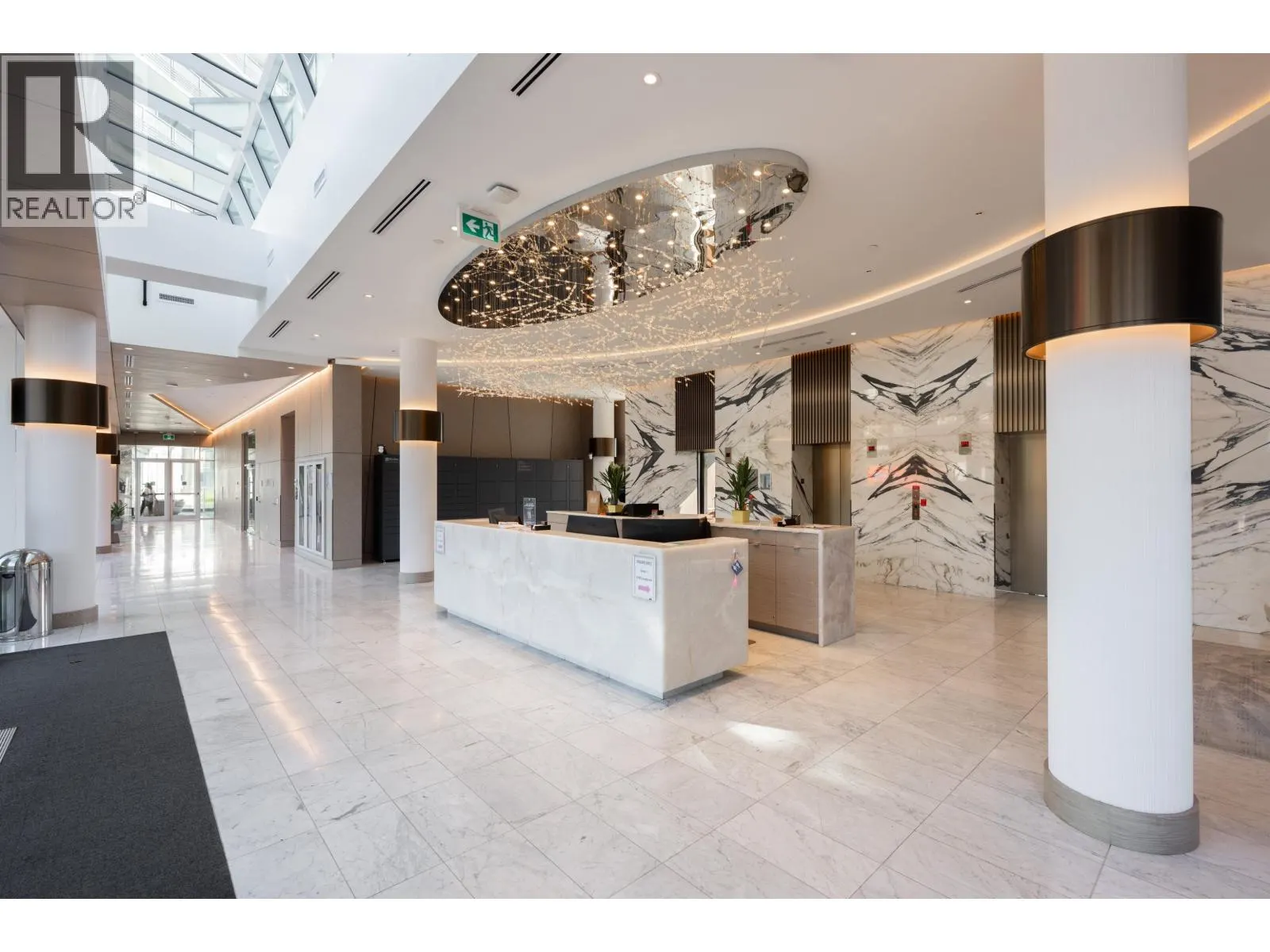 3808 4720 LOUGHEED HIGHWAY