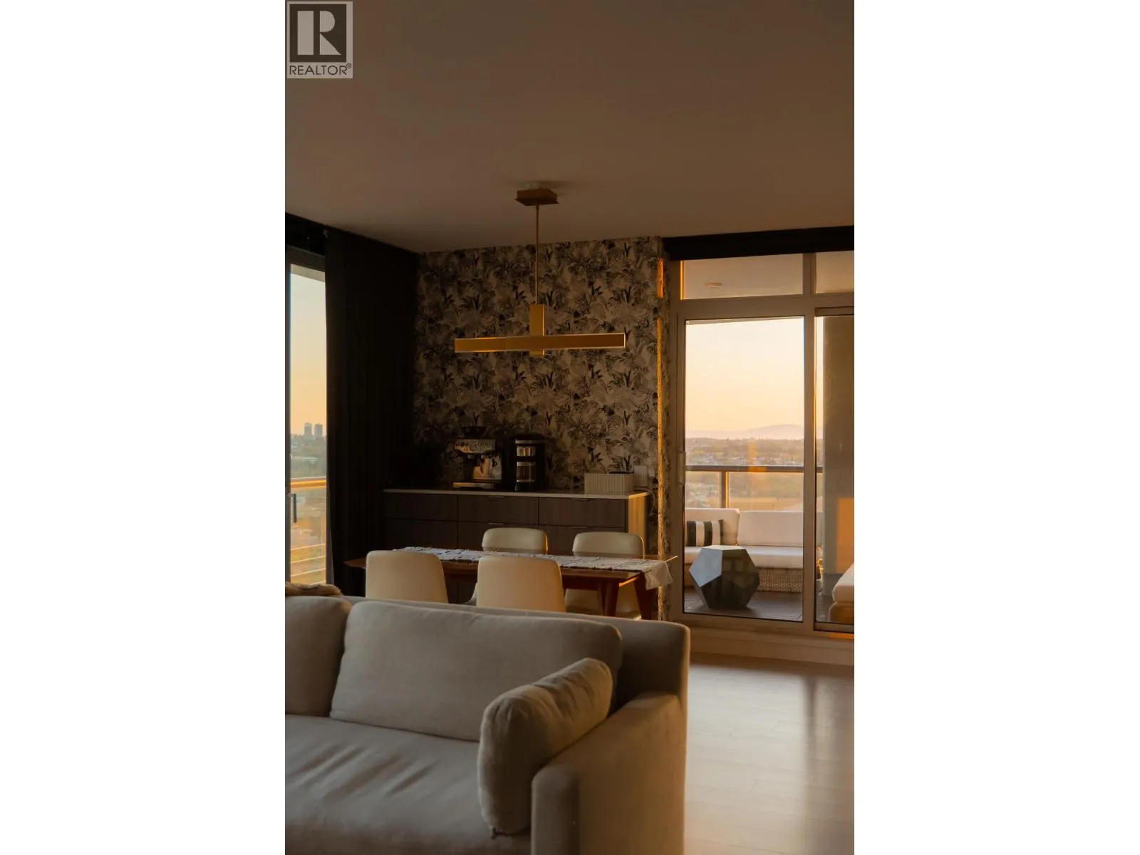 3808 4720 LOUGHEED HIGHWAY