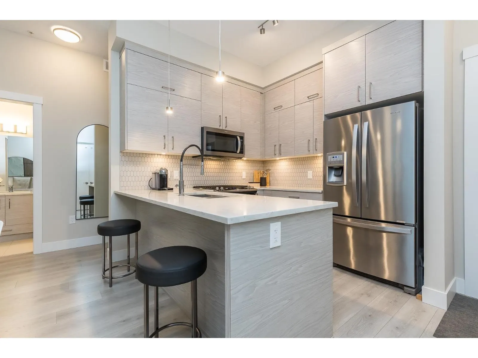 113 2120 GLADWIN ROAD