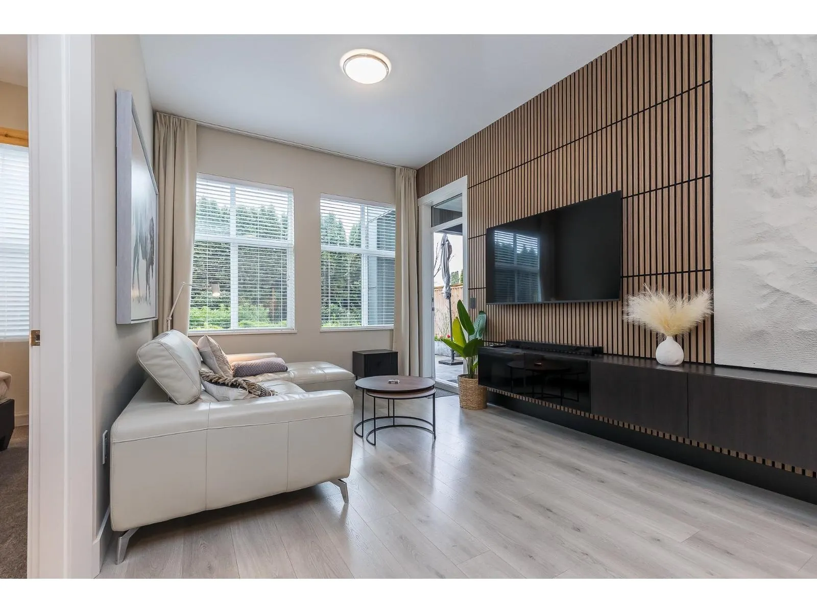 113 2120 GLADWIN ROAD