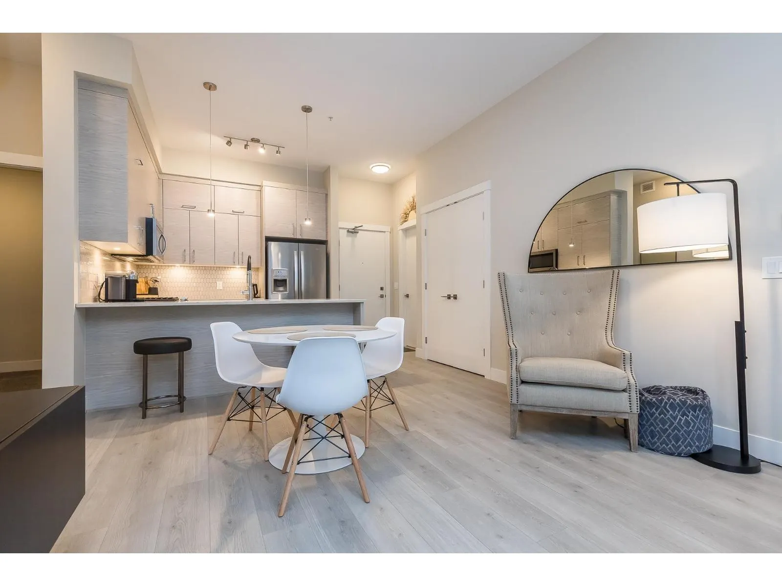 113 2120 GLADWIN ROAD