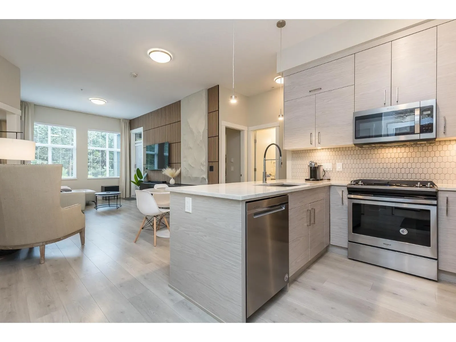 113 2120 GLADWIN ROAD