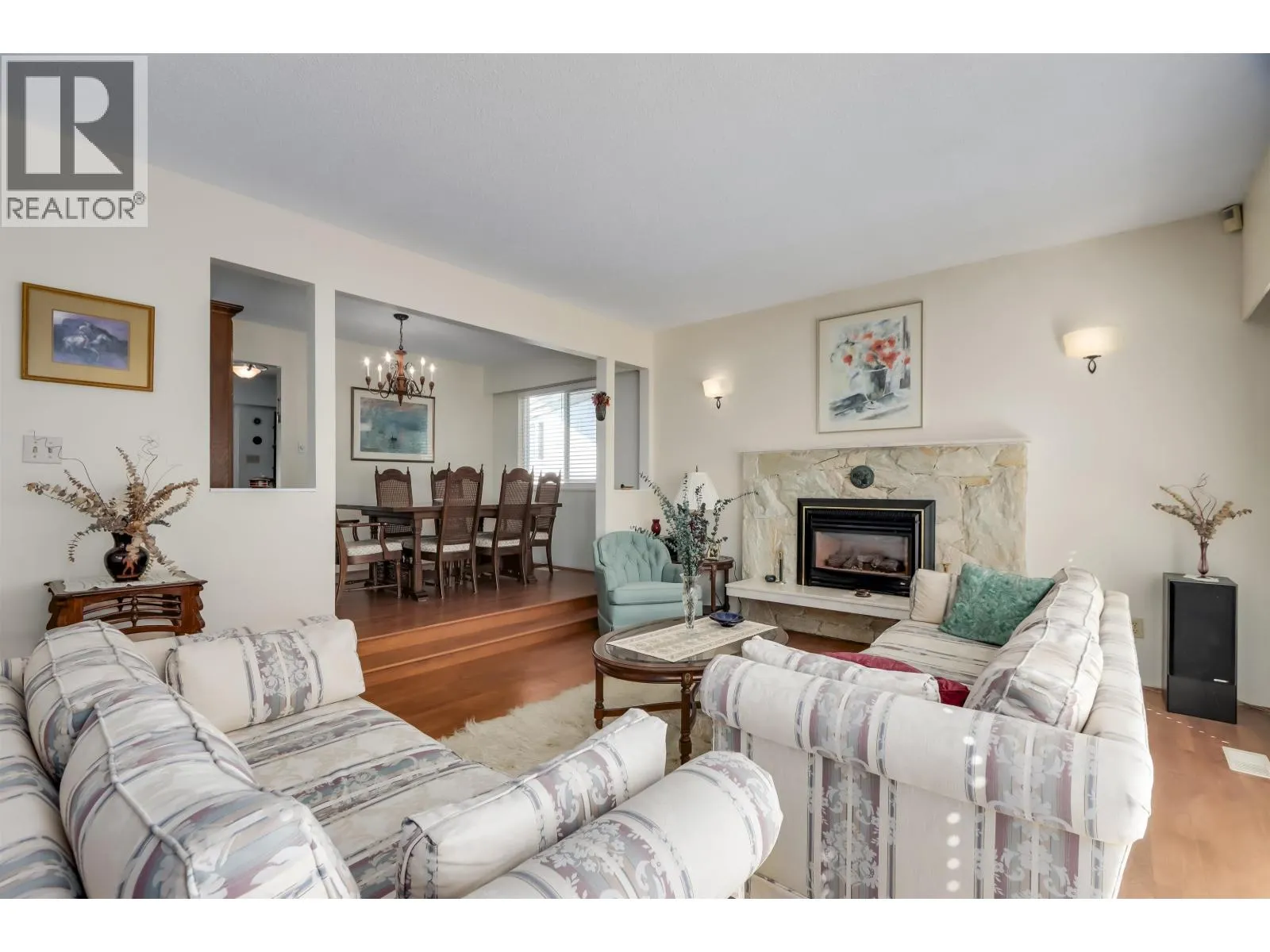 2141 DAUPHIN PLACE