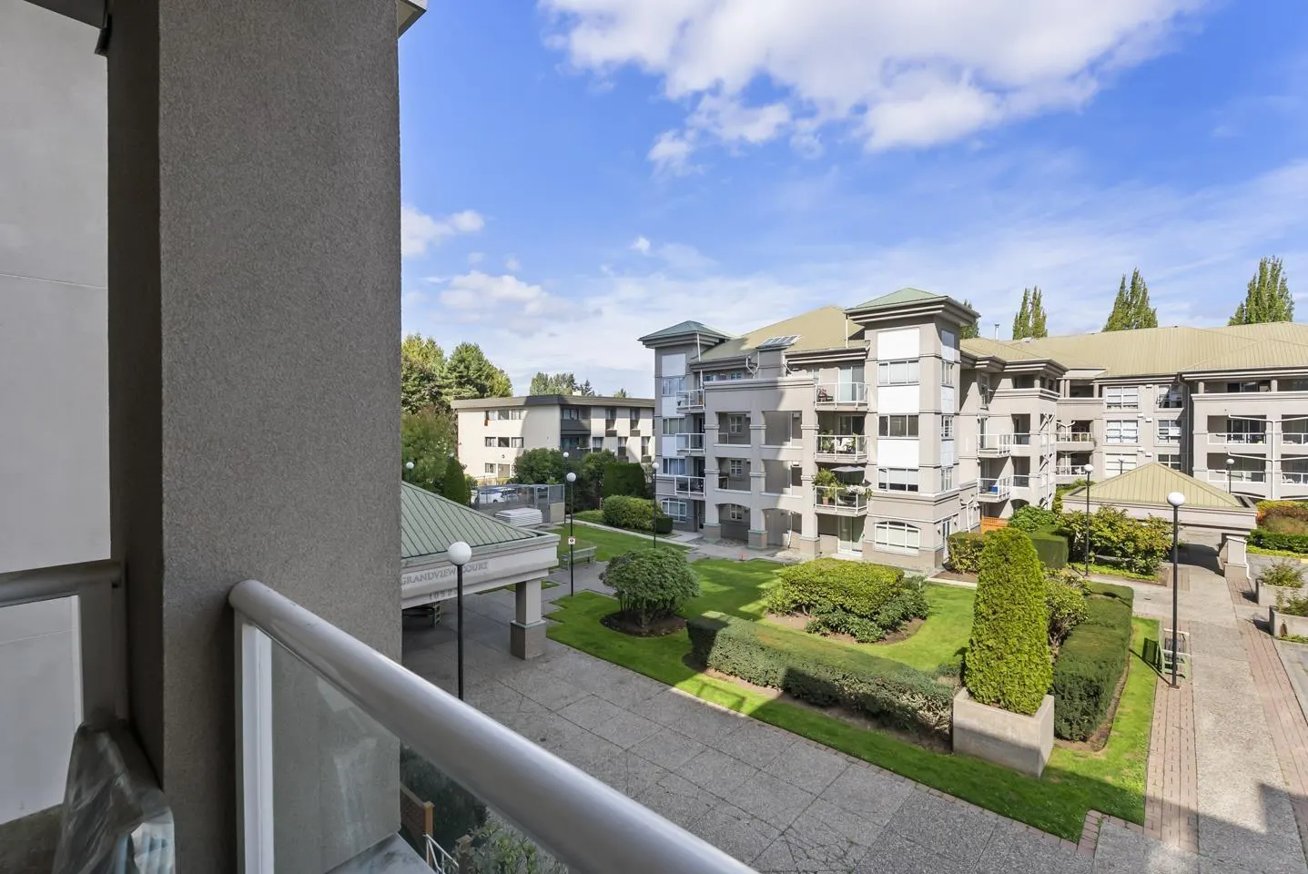 304 10523 UNIVERSITY DRIVE