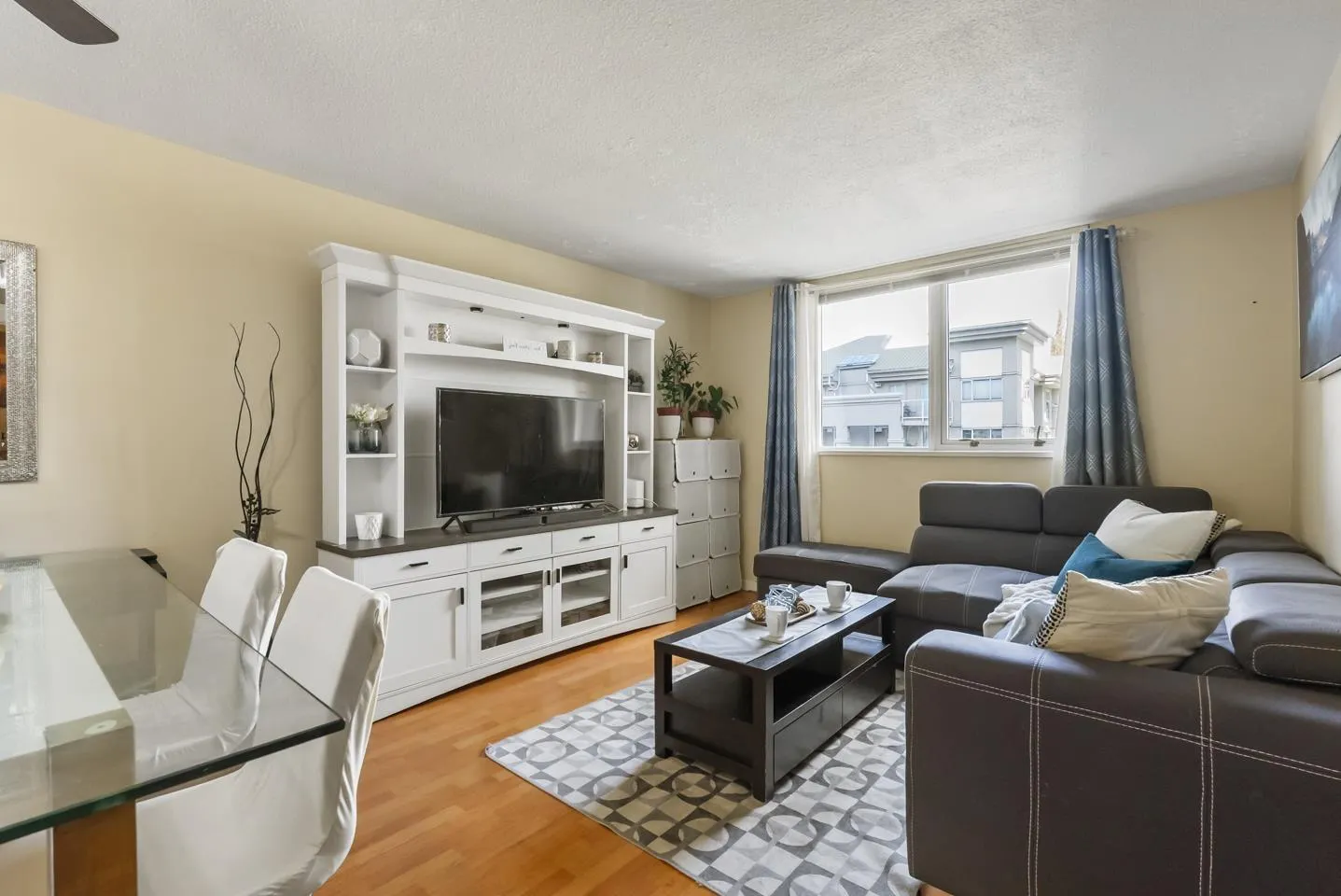 304 10523 UNIVERSITY DRIVE