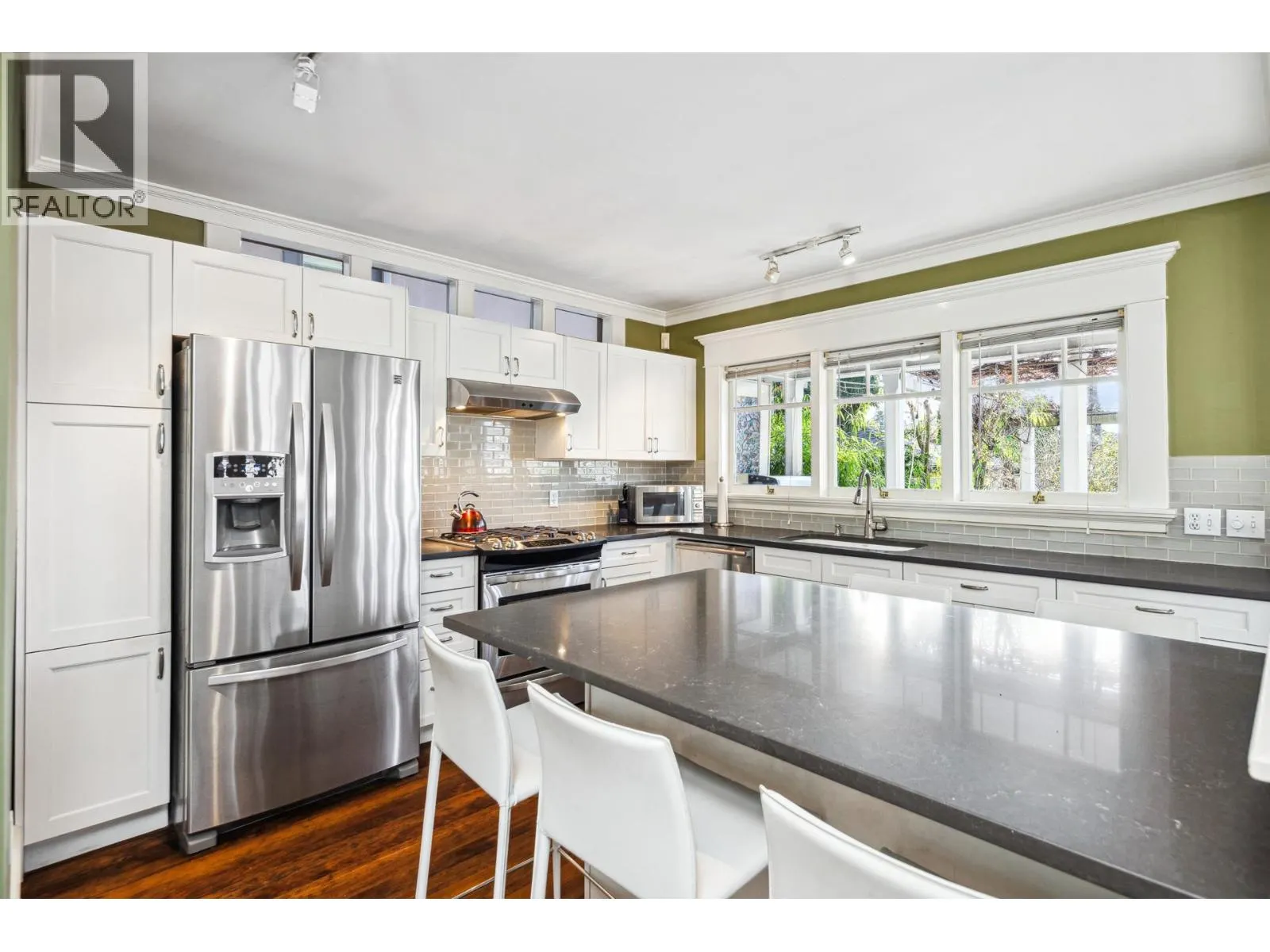 341 W 22ND STREET