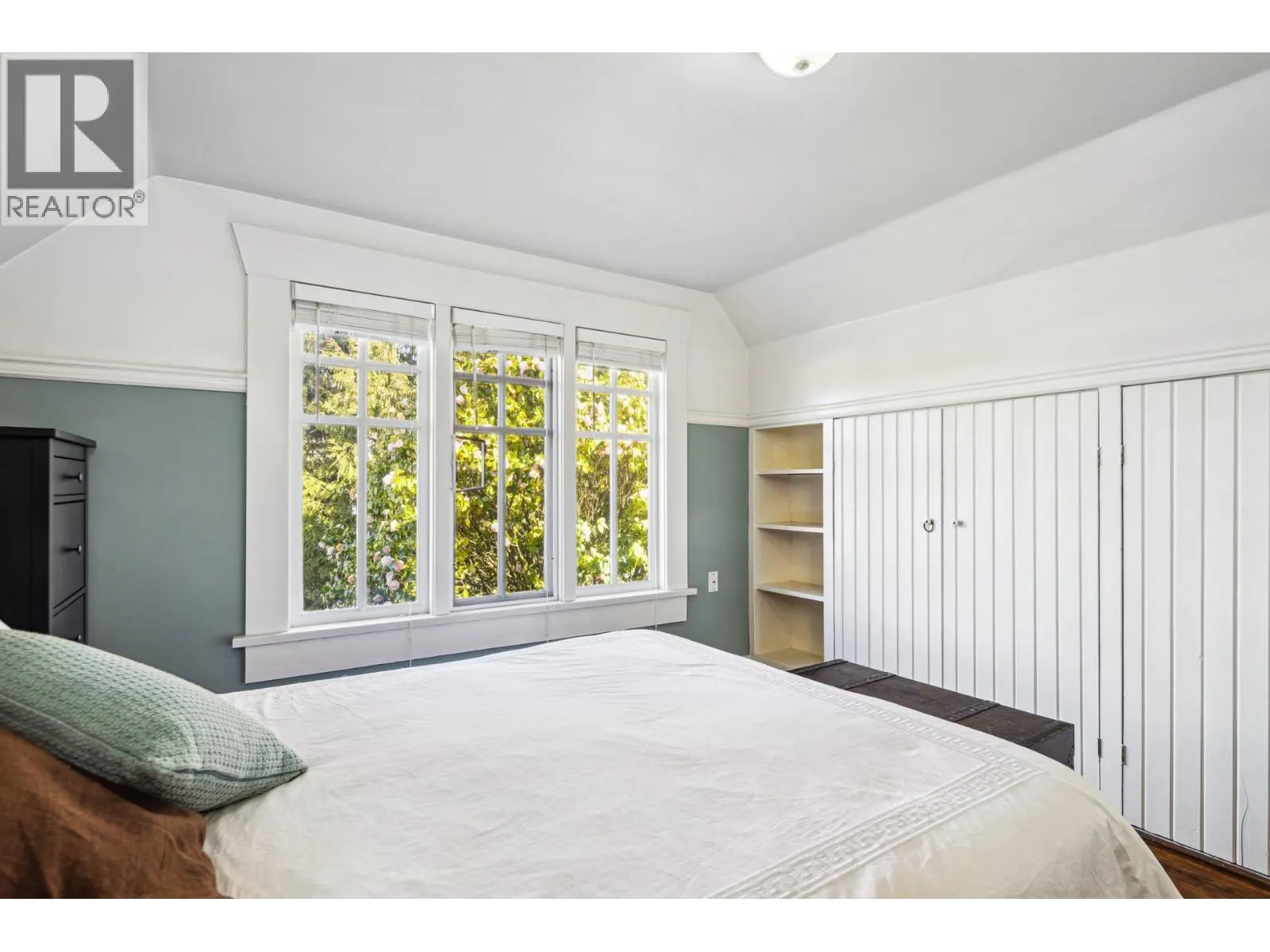 341 W 22ND STREET