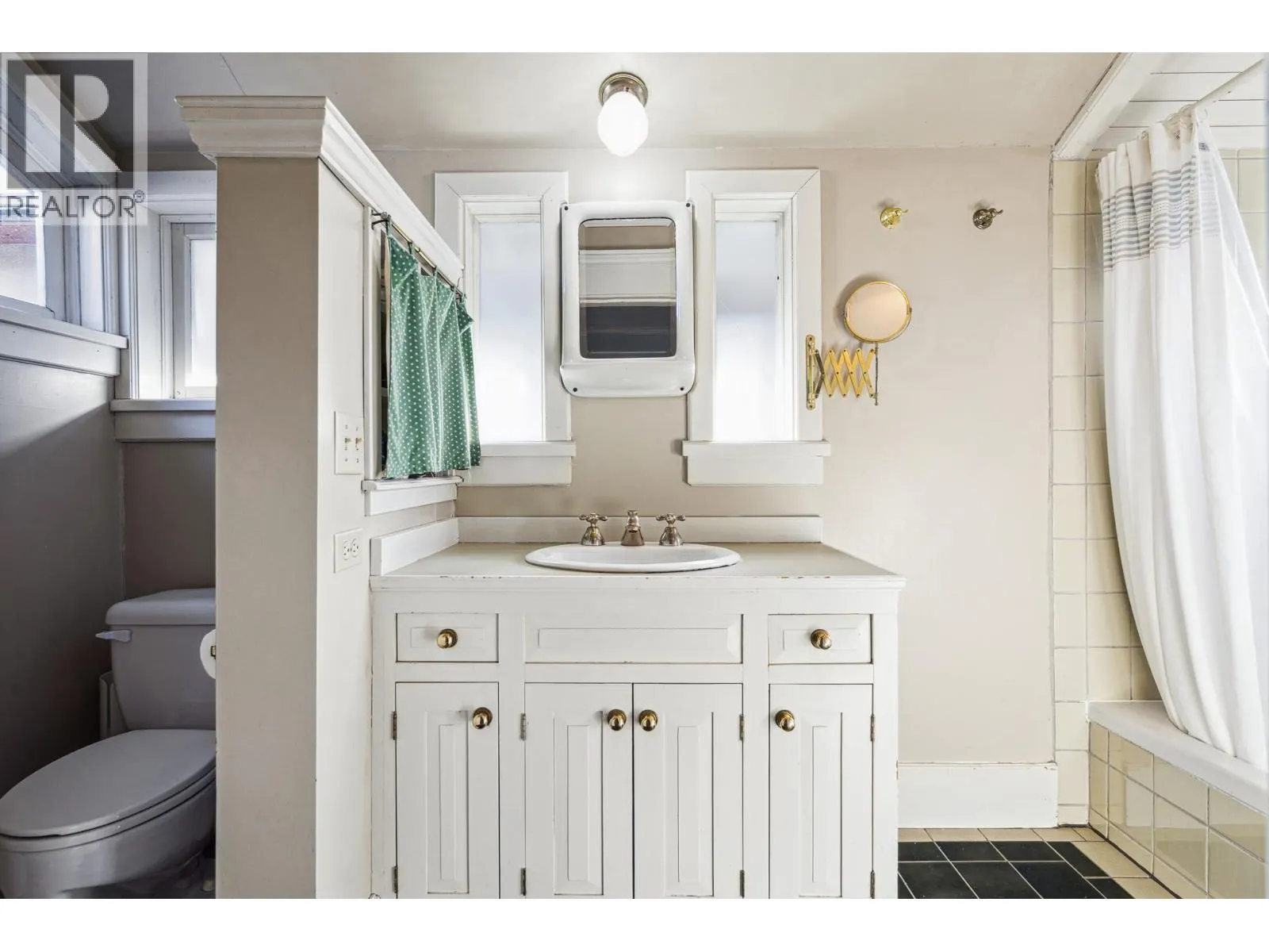 341 W 22ND STREET