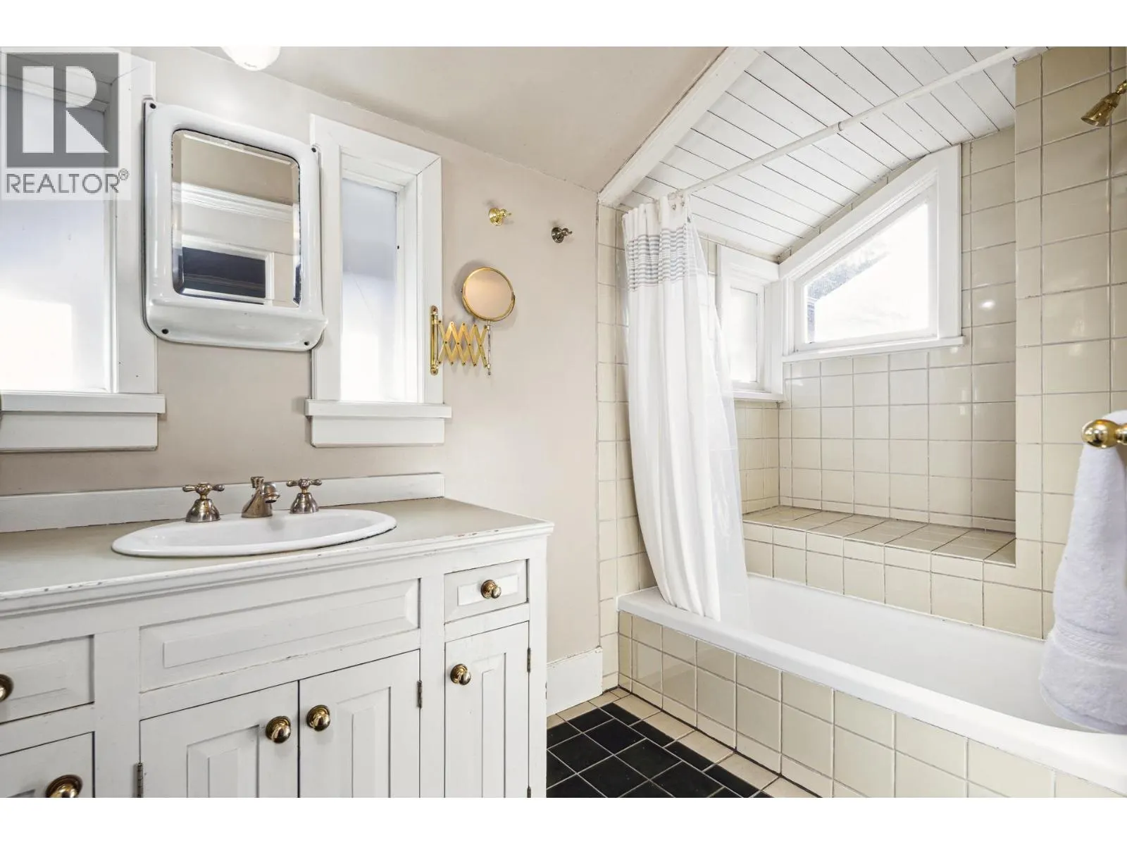 341 W 22ND STREET
