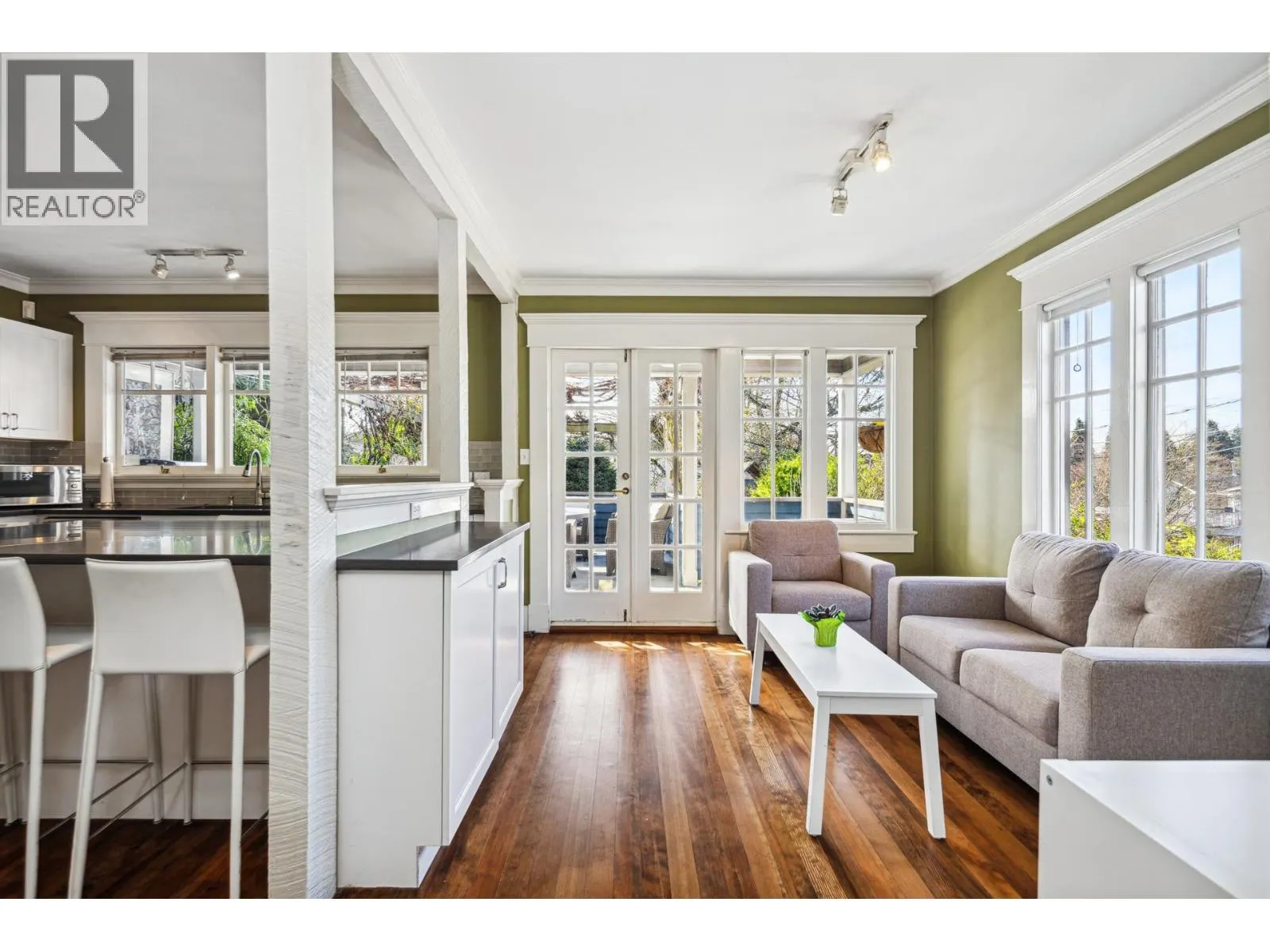 341 W 22ND STREET