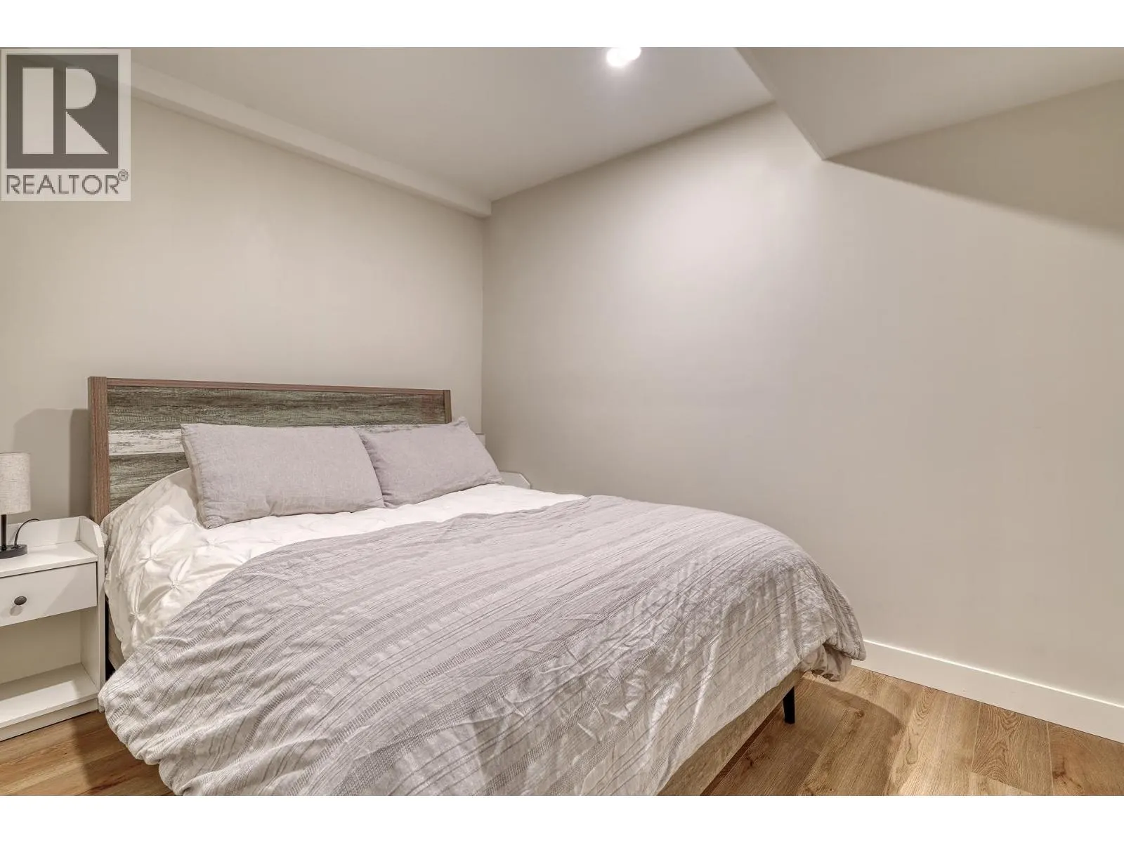 3848 CLEMATIS CRESCENT