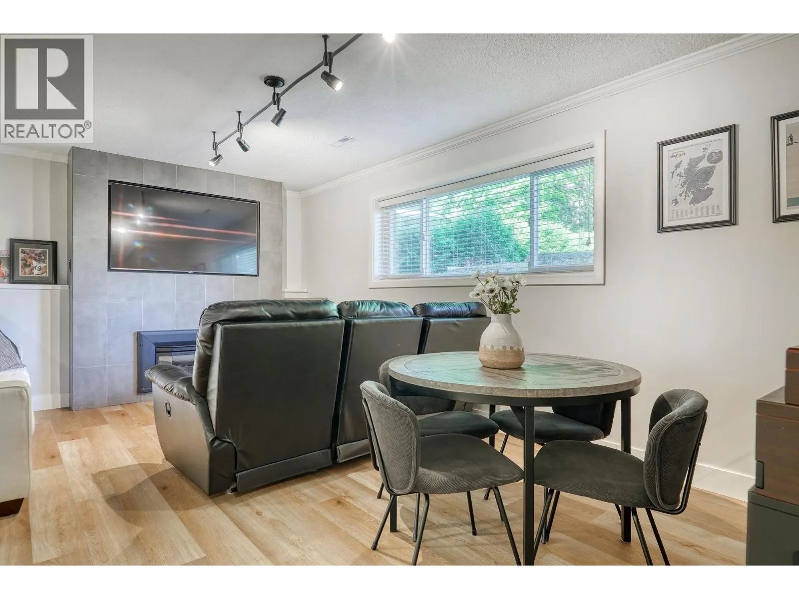 3848 CLEMATIS CRESCENT
