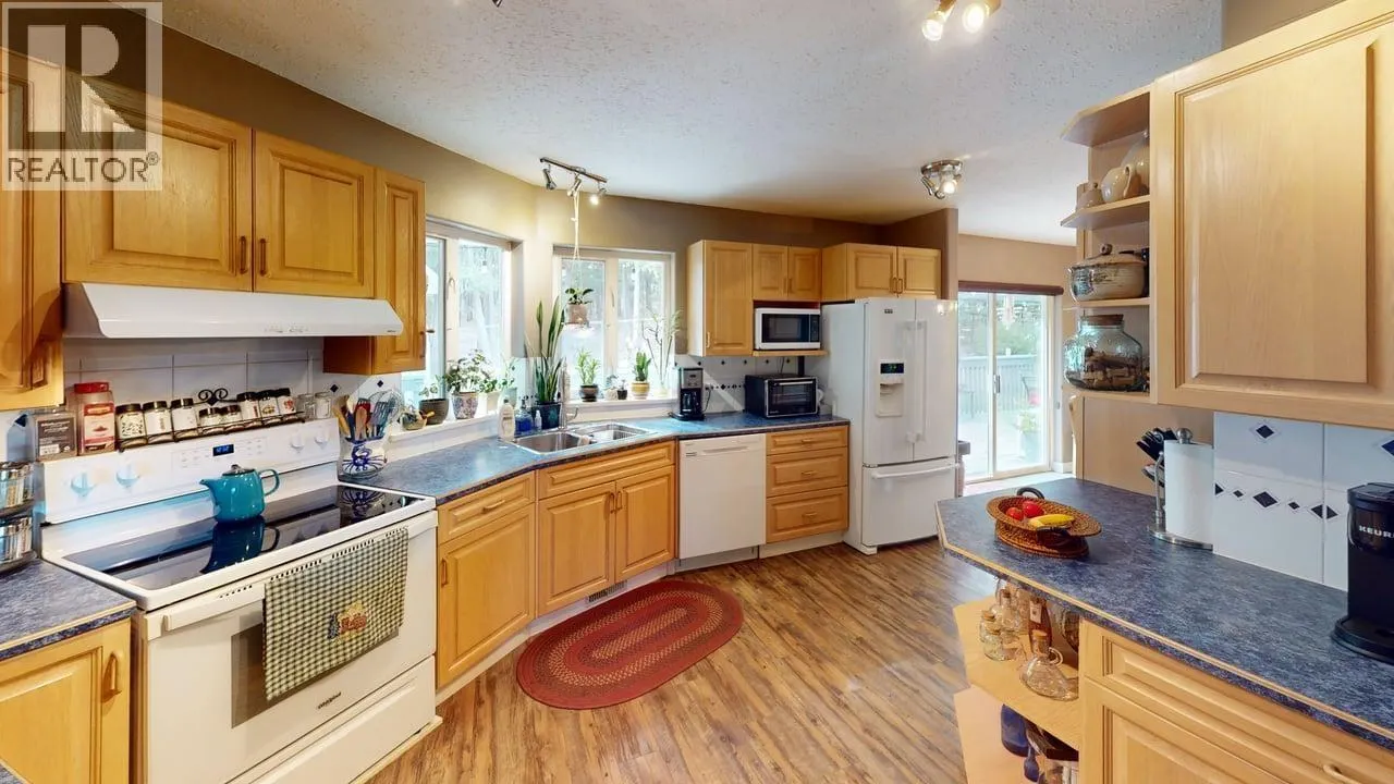 5270 MACKAY CRESCENT