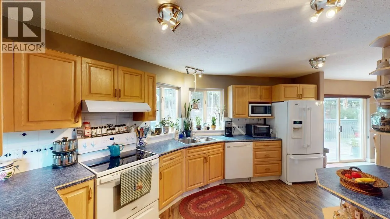 5270 MACKAY CRESCENT