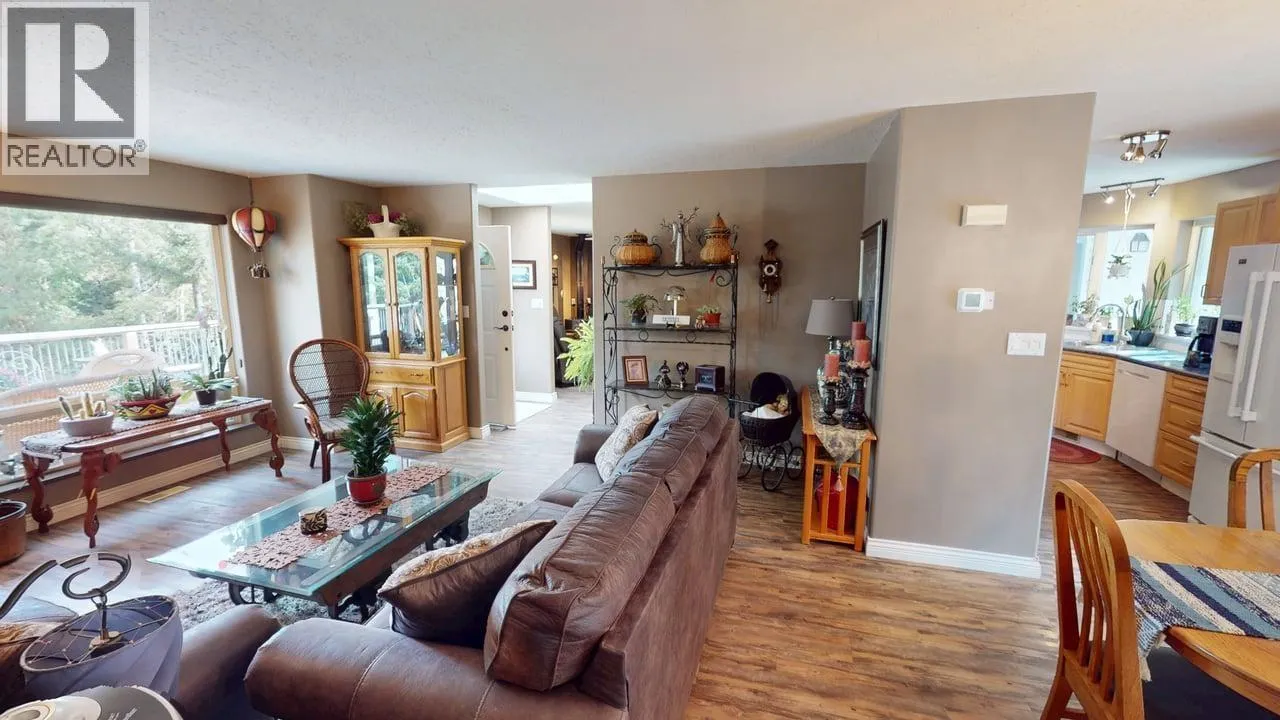 5270 MACKAY CRESCENT