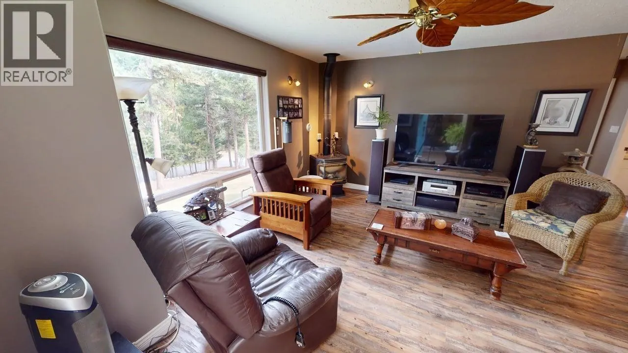 5270 MACKAY CRESCENT