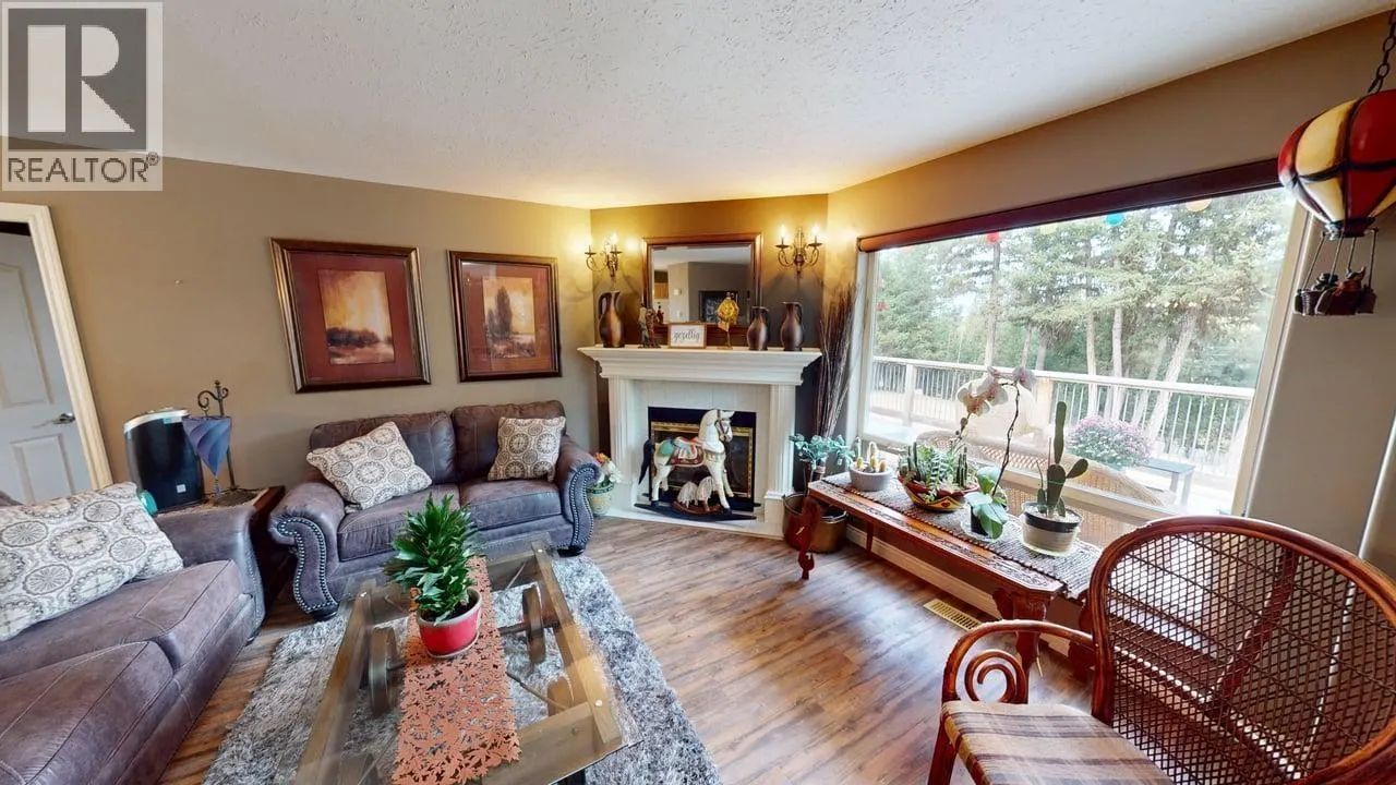 5270 MACKAY CRESCENT