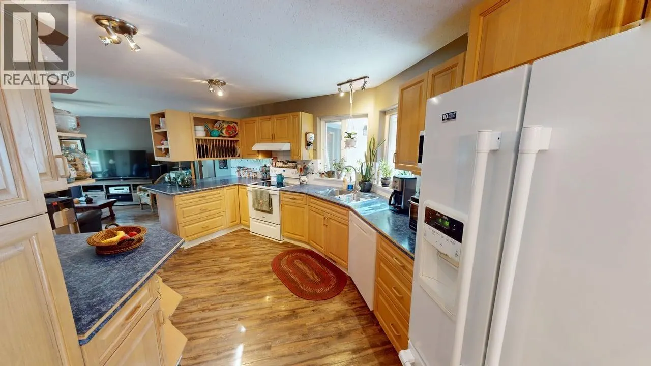 5270 MACKAY CRESCENT