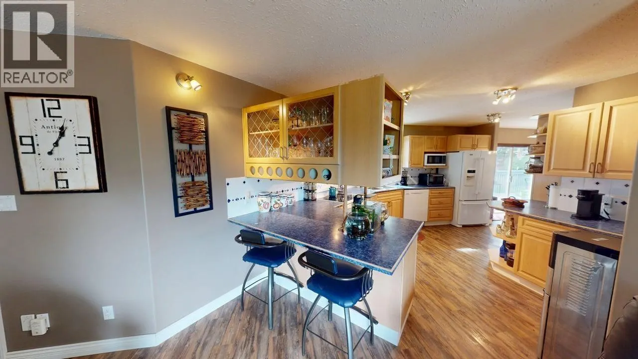 5270 MACKAY CRESCENT