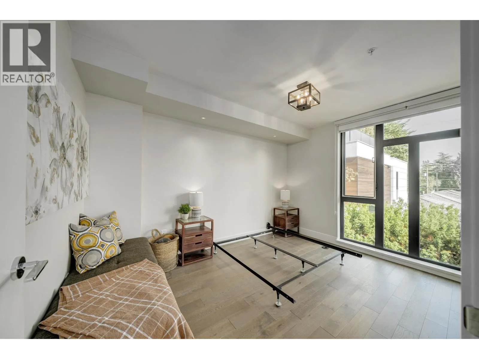 7358 GRANVILLE STREET