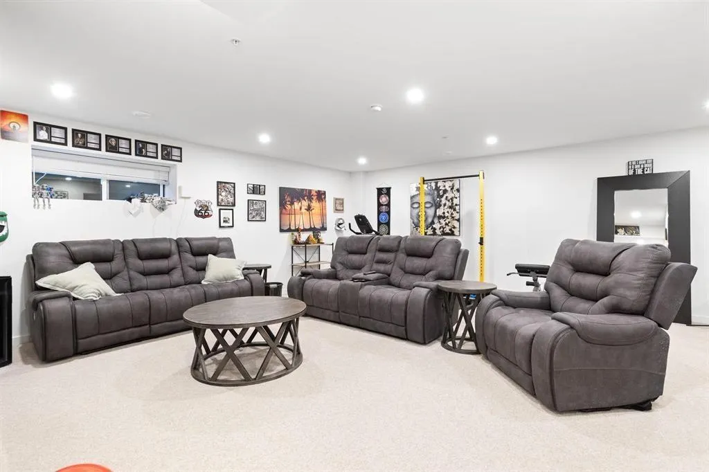 87 7967 197 STREET