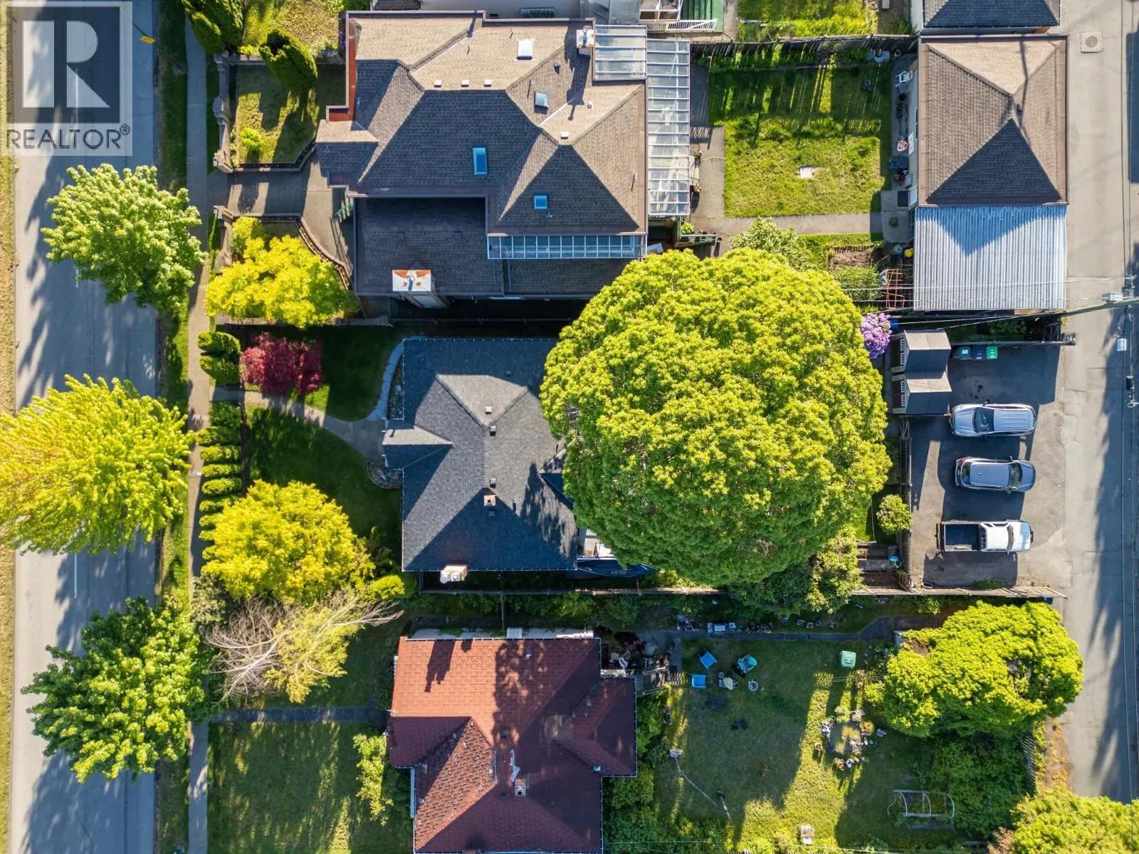 275 W KING EDWARD AVENUE